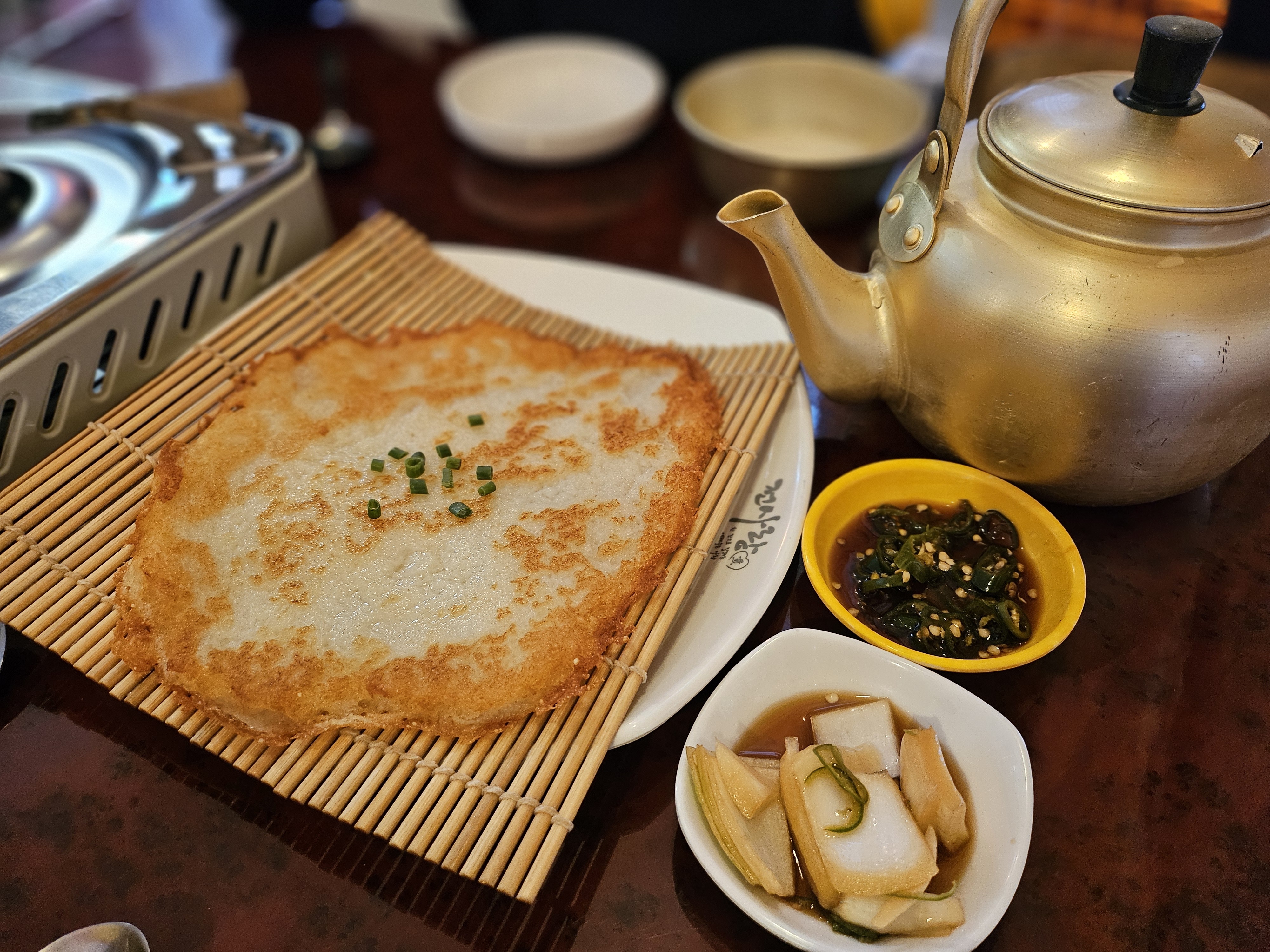 오며가며 보고 다음에 한번 가봐야지 했던 곳이예요 비온뒤 쌀쌀한 날씨에 딱인 막걸리가 생각