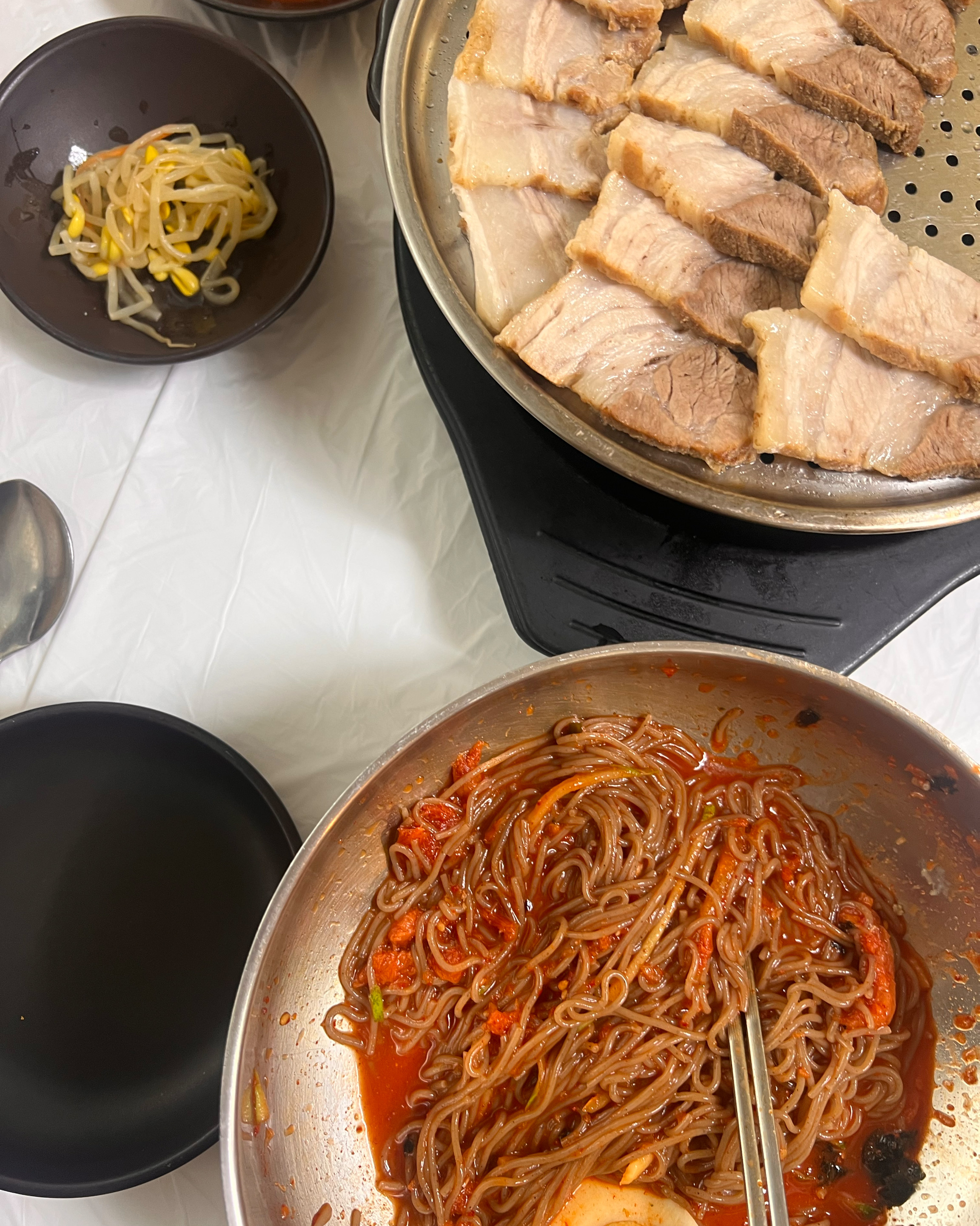 수육이랑 회 비빔국수 같이 먹으면 너무 맛있어요! - 아바이마을 맛집 솔밭가든막국수