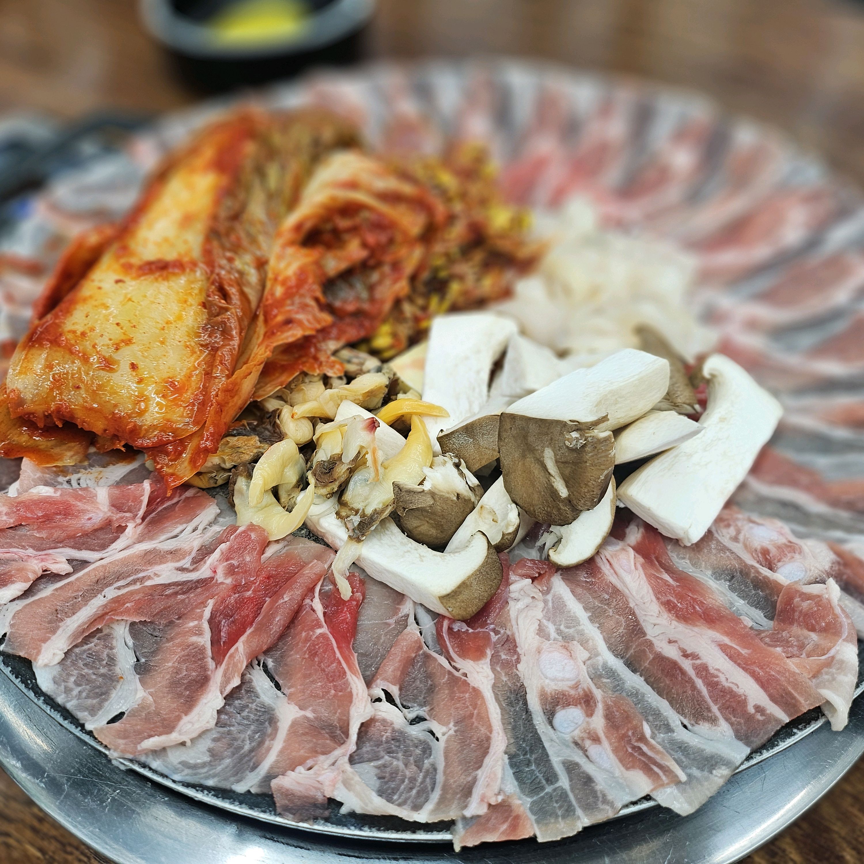 묵은지 갈삼구이~ - 부산기장 삼색식당 기장 본점