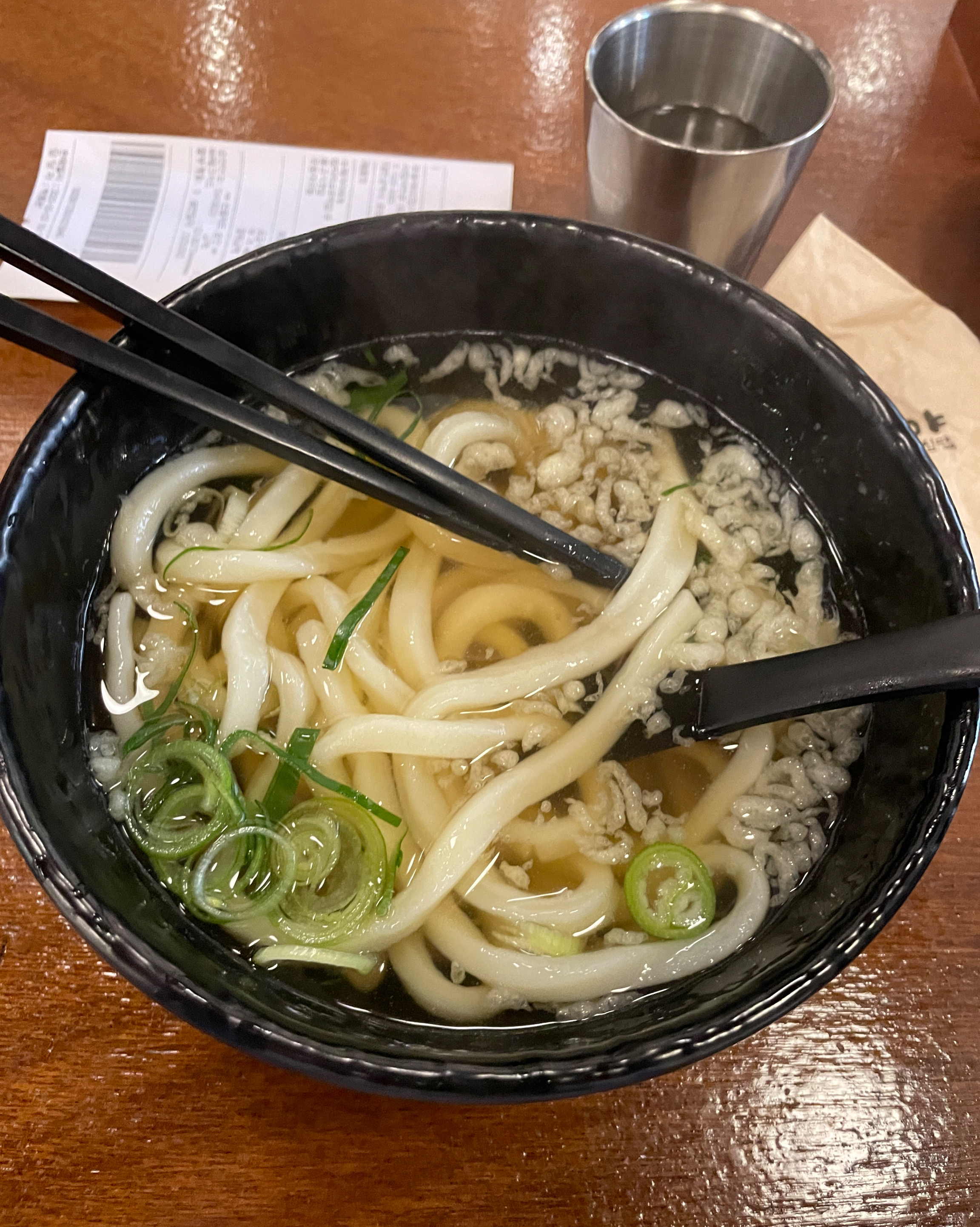 성심당 dcc점 맞은편에 있어서 방문했는데 주먹밥도 맛있고 튀김류도 맛있어요 우동의 특별한