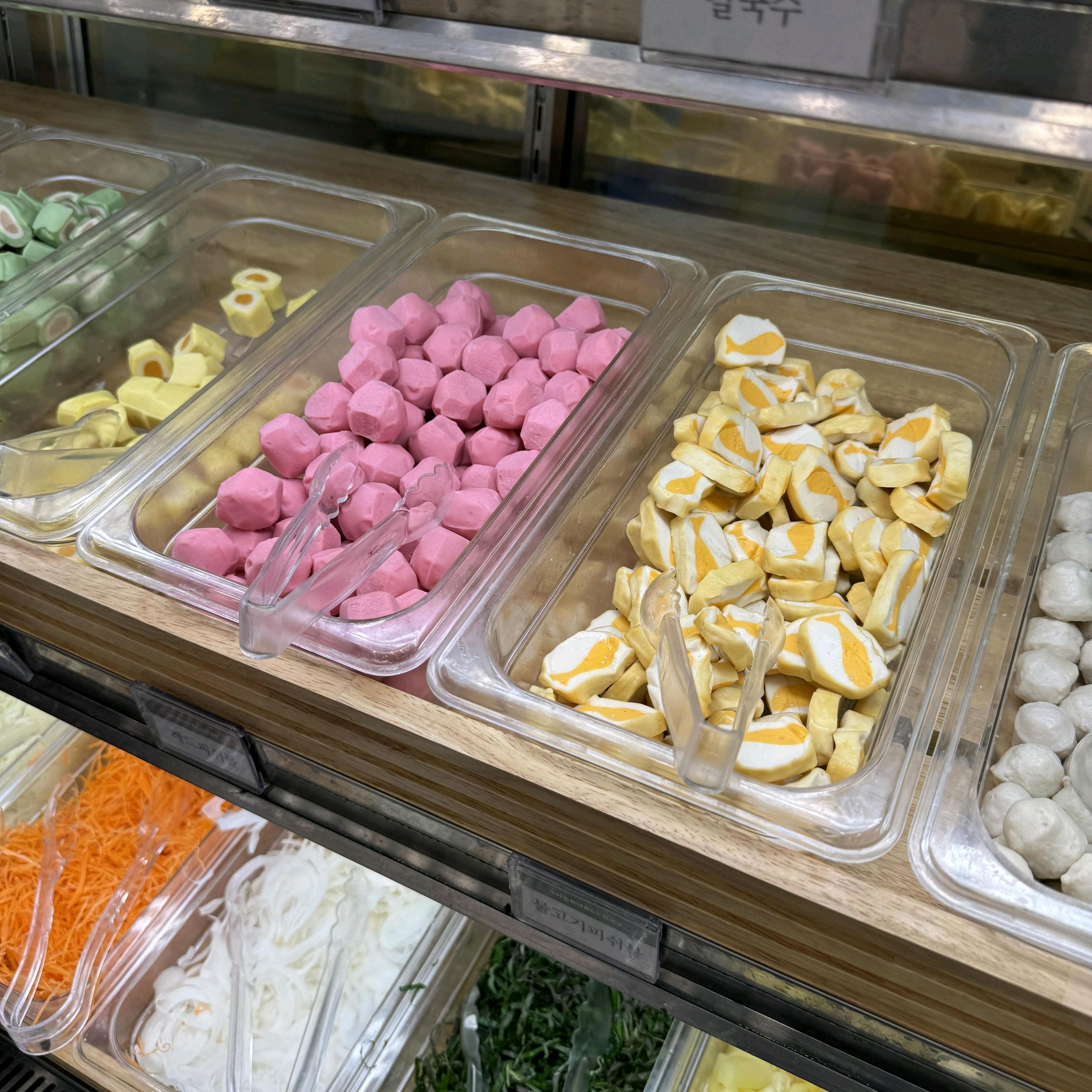 진짜 샐러드바랑 디저트바가 맛있네요 ㅎㅎ 샤브샤브만 맛있는게 아니라 월남쌈도 정말 맛있어요