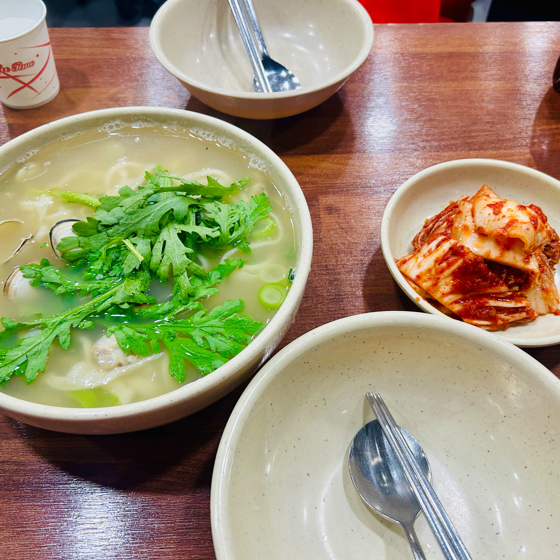 손칼국수인지 면발이 쫄깃하고 국물도 맛있었어요. - 대전 맛집 오씨칼국수