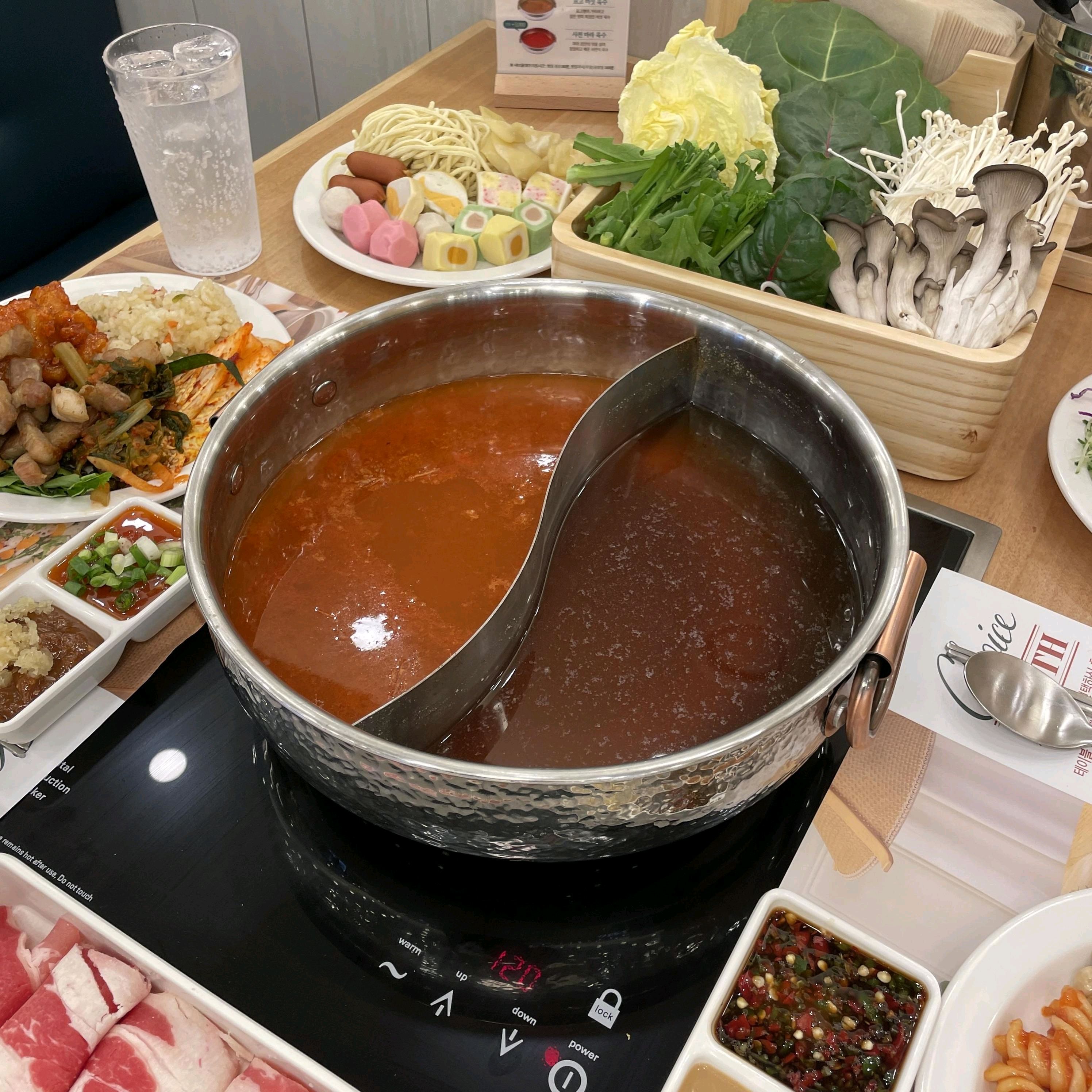 간단하게 다녀왔는데 샐러드바랑 소고기 무제한으로 먹을 수 있어서 좋네요. 친구랑 같이 방문