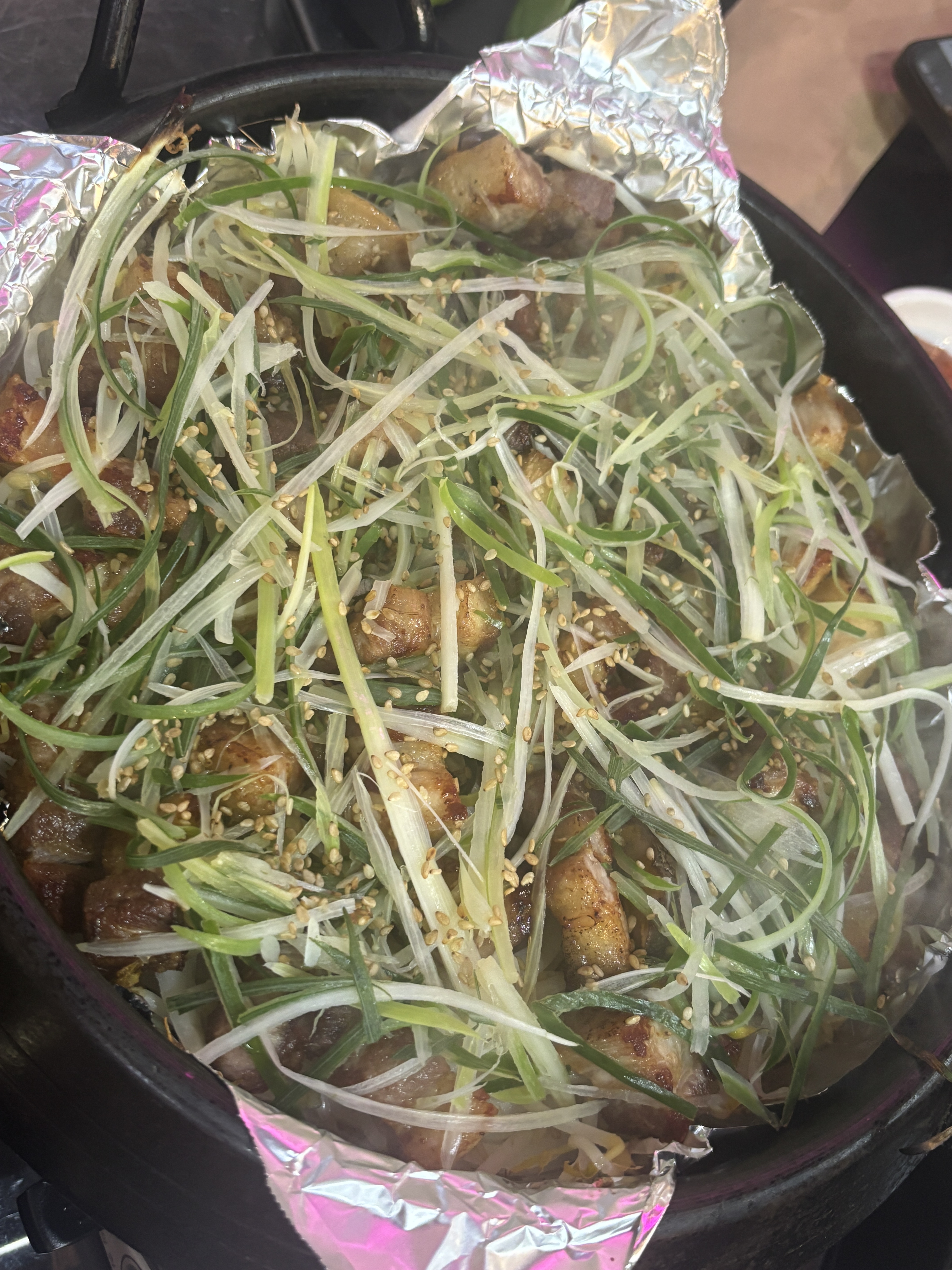 본진삼겹살 2인분을 주문하였고 구워서 나왔어요!!! - 인천 맛집 본진삼겹살 구월본점