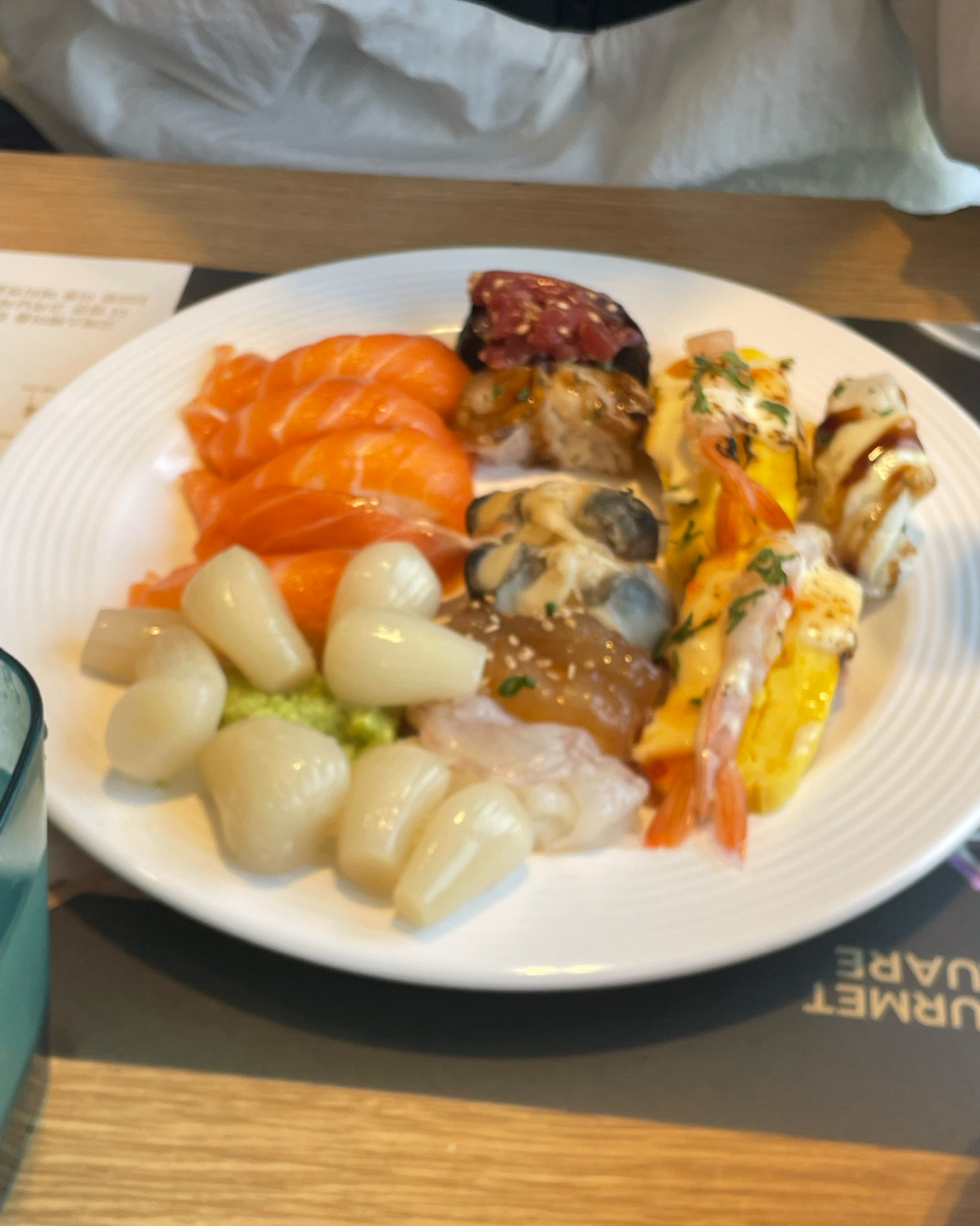 고메스퀘어 고덕에 생겼다고해서 방문했습니다. 주차장도 넓고 자리 간격도 넓어서 쾌적하게 식