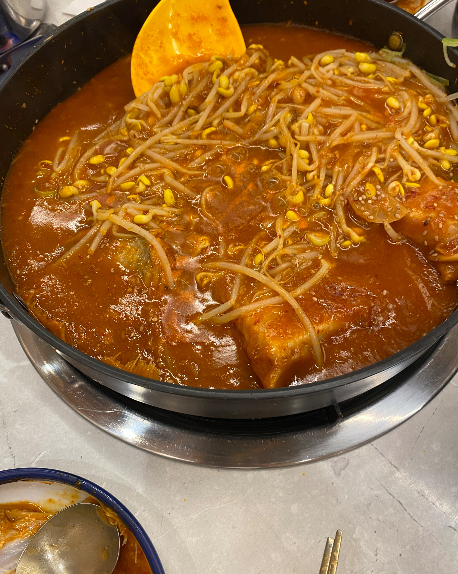 처음 가오리찜 먹어보는데 양도 많고 맛있어요! 살이 게살 같이 부드럽네요!! 가게도 쾌적하