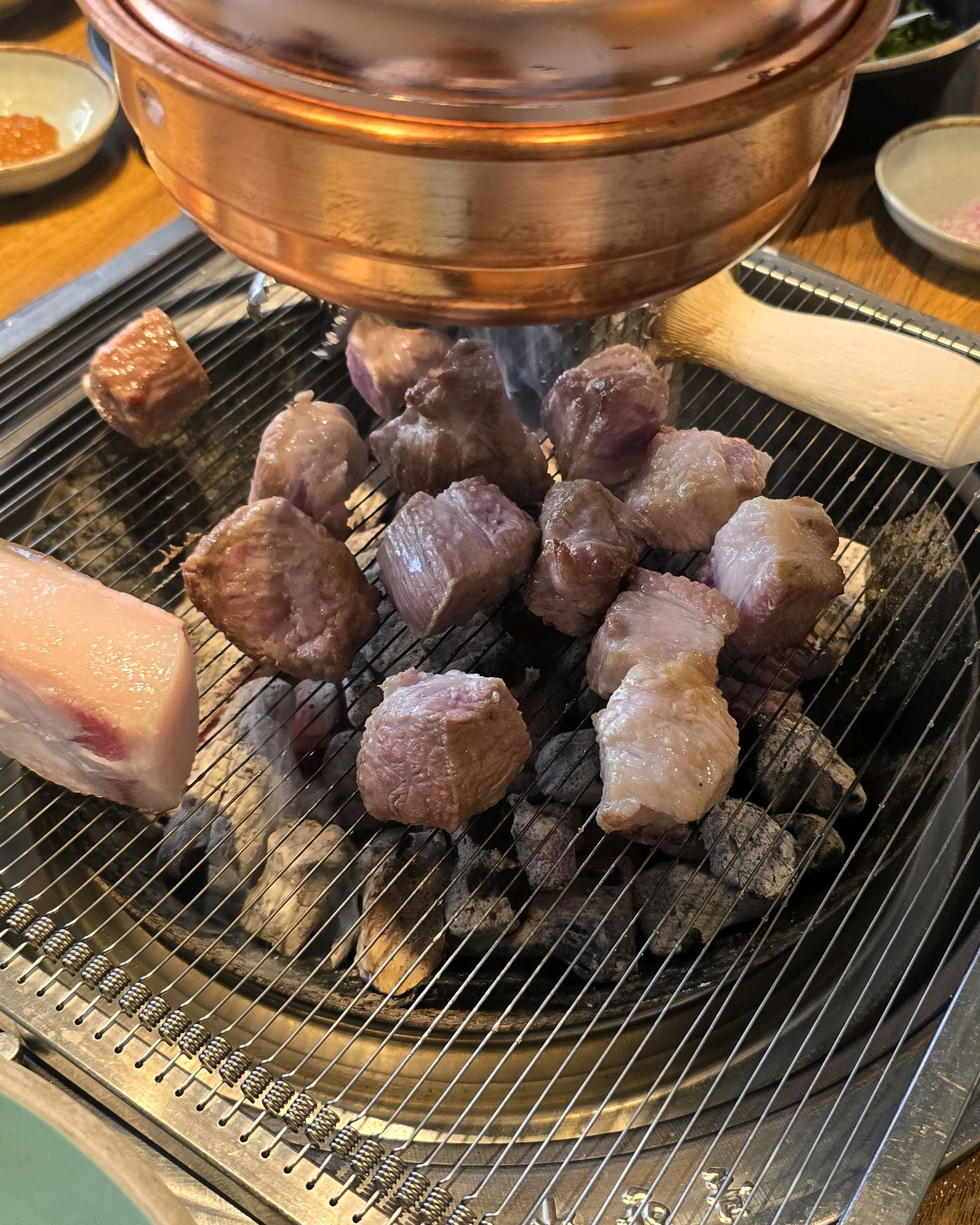 가족들과 식사 하러 평택에서 왔는데 후회가 없네요 덕분에 질 좋은 고기 먹었네요! - 인천 맛집 칠돈가 청라점