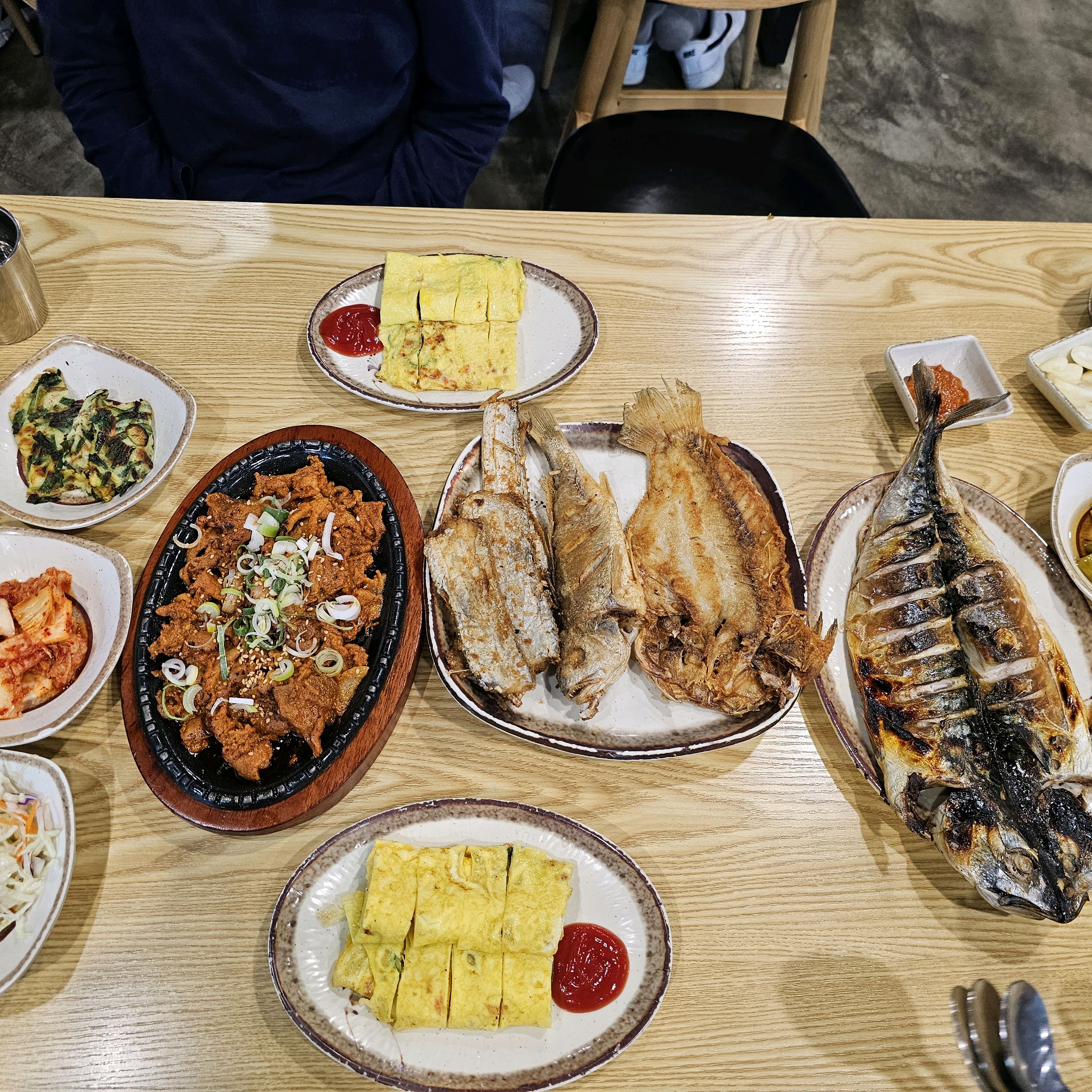 어제이어 오늘은 아이들데리고 넷이서 또 왔어요.. - 제주 맛집 영춘식당