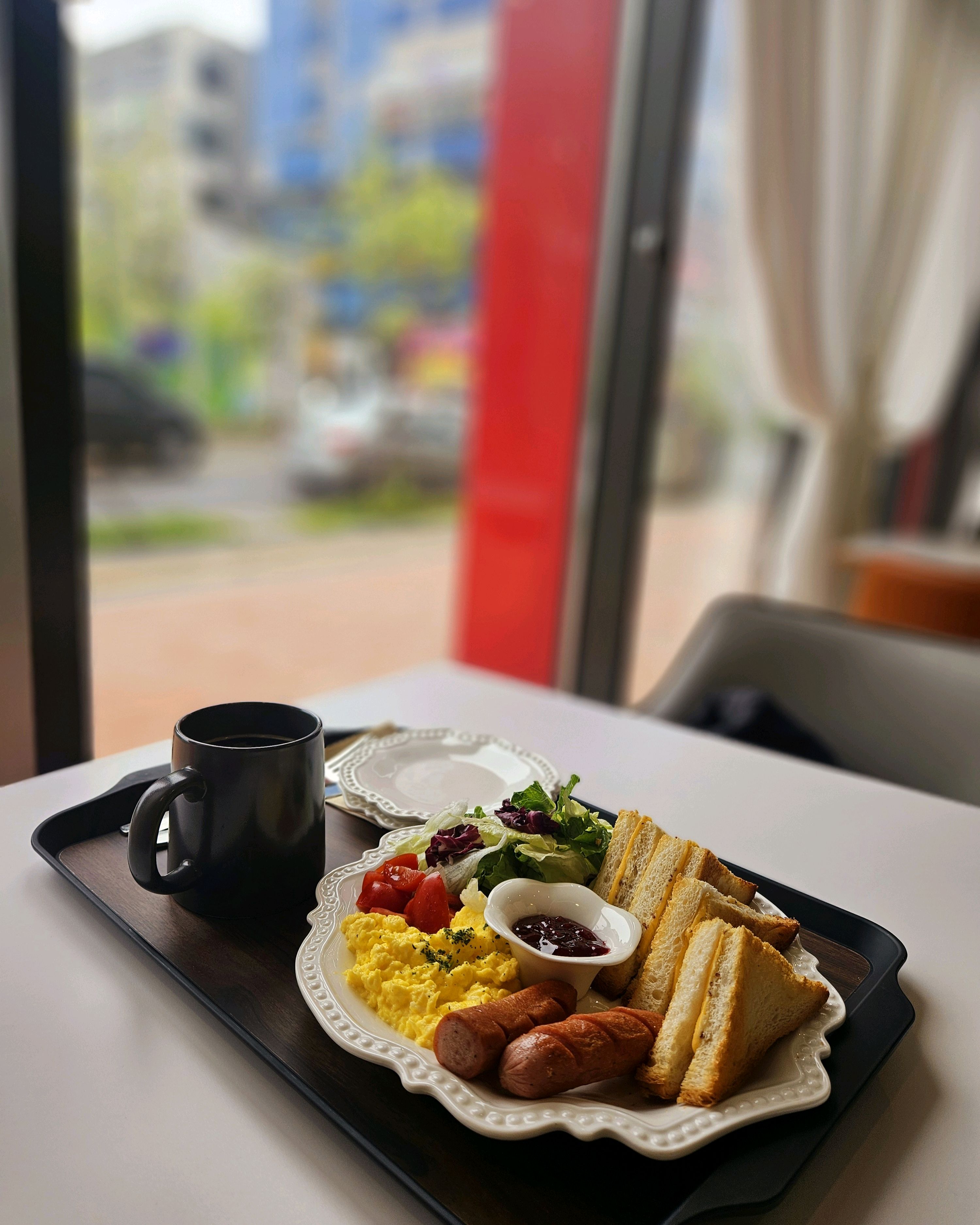 여기 너무 예쁘고, 커피도 빵도 맛있고, 직원분들도 친절한 곳이에요^^ 매장이 넓고 청결하