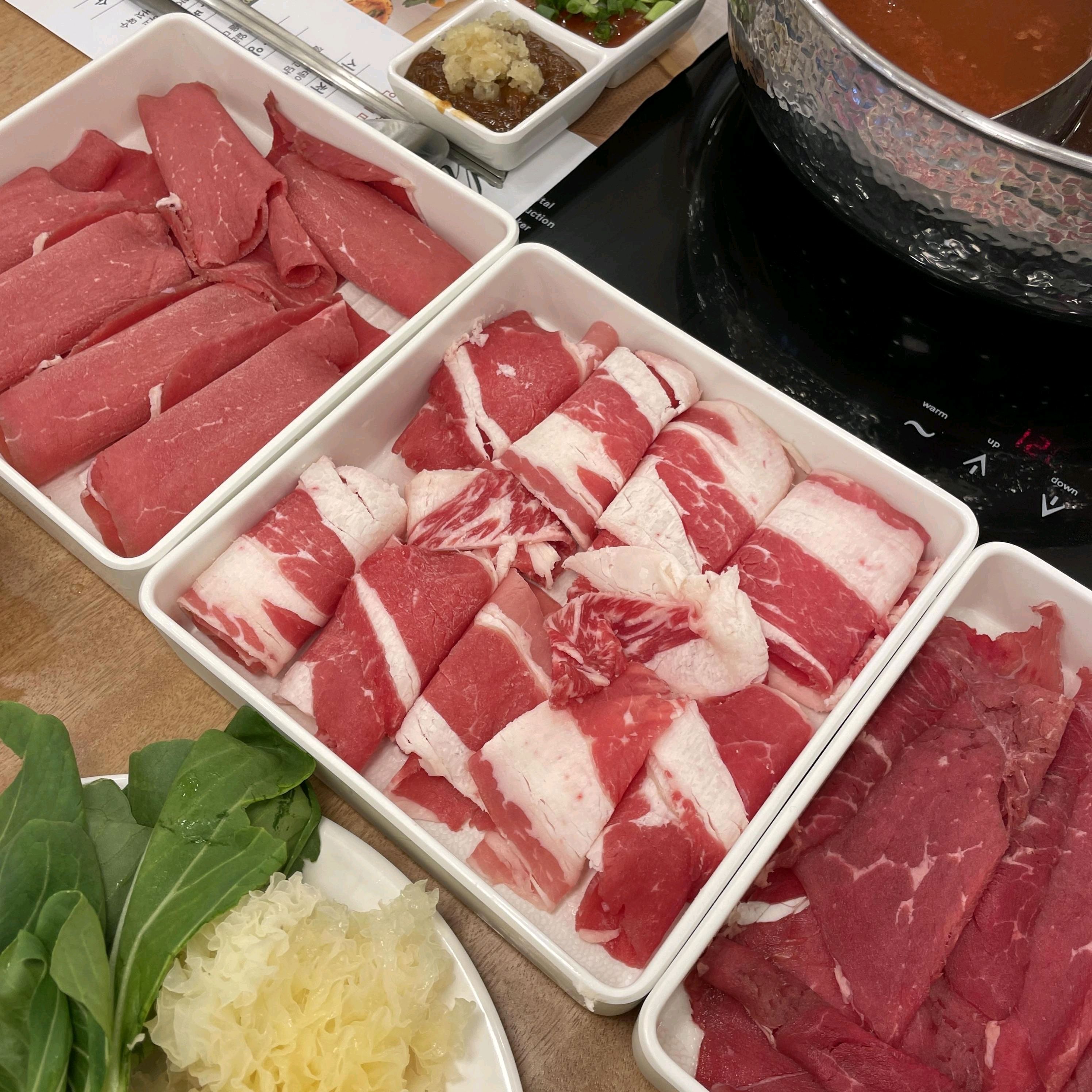 정말 만족스러운 샤브샤브 맛집이네요~ 취향에 맞게 육수 선택할 수 있어서 더 즐겁게 식사했