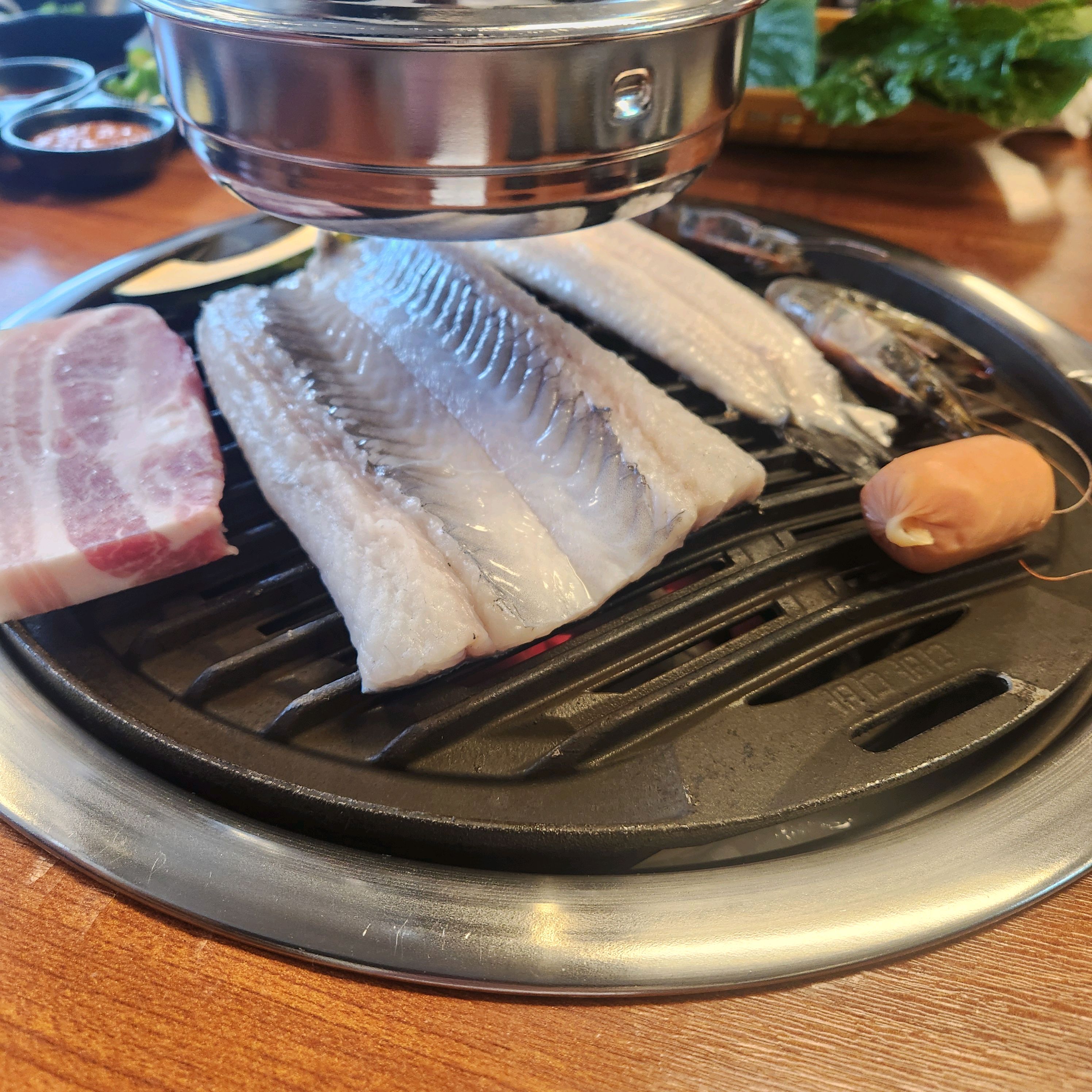 장어 무한리필에 고기랑 새우까지 나와서 푸짐하니 잘먹었어요~! - 인천 맛집 처음본 명품민물장어 숭의점