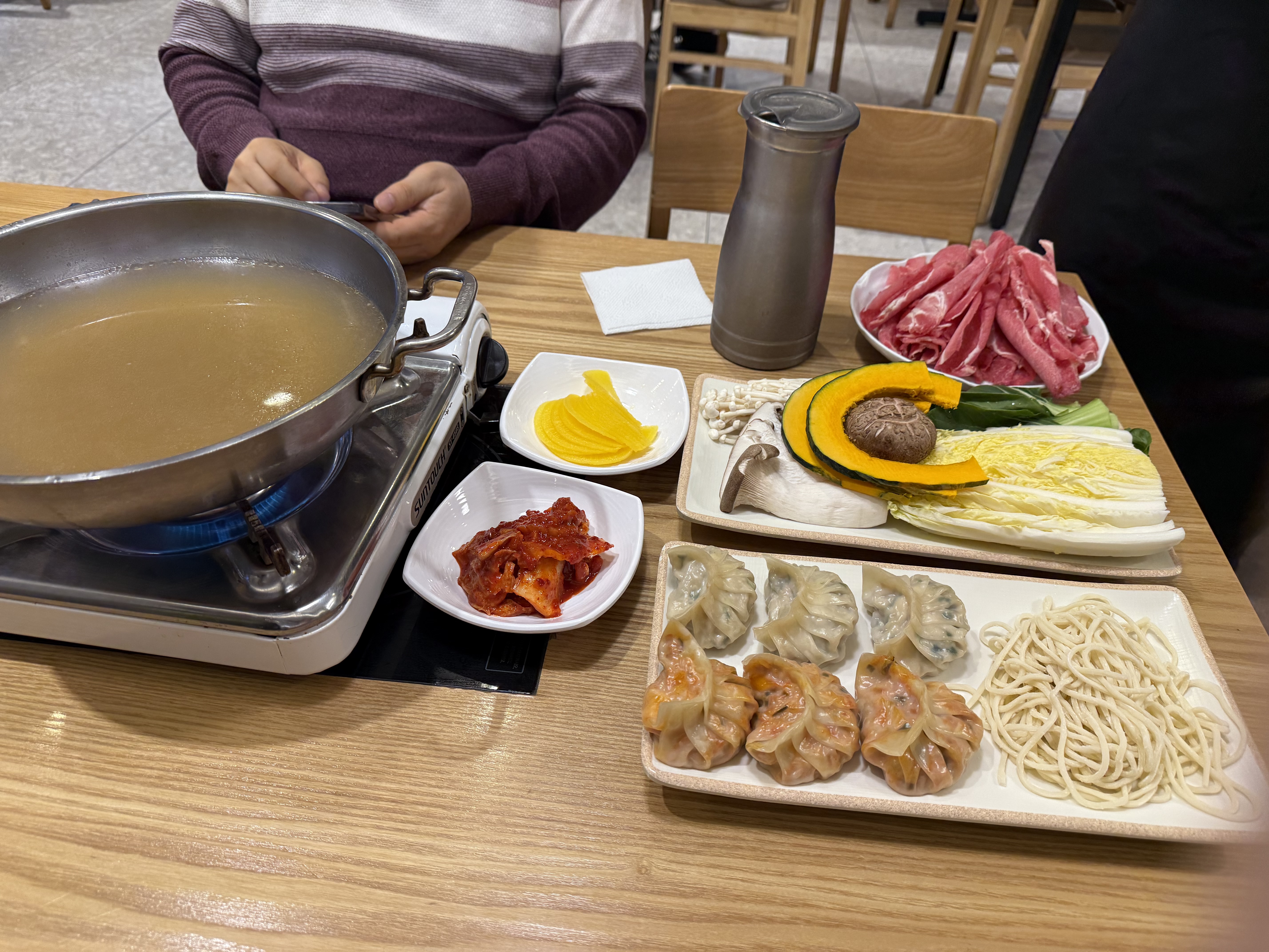 부모님 모시고 식사하기 너무 좋은 곳이에요! - 불당동 맛집 천안불당만두전골 본점