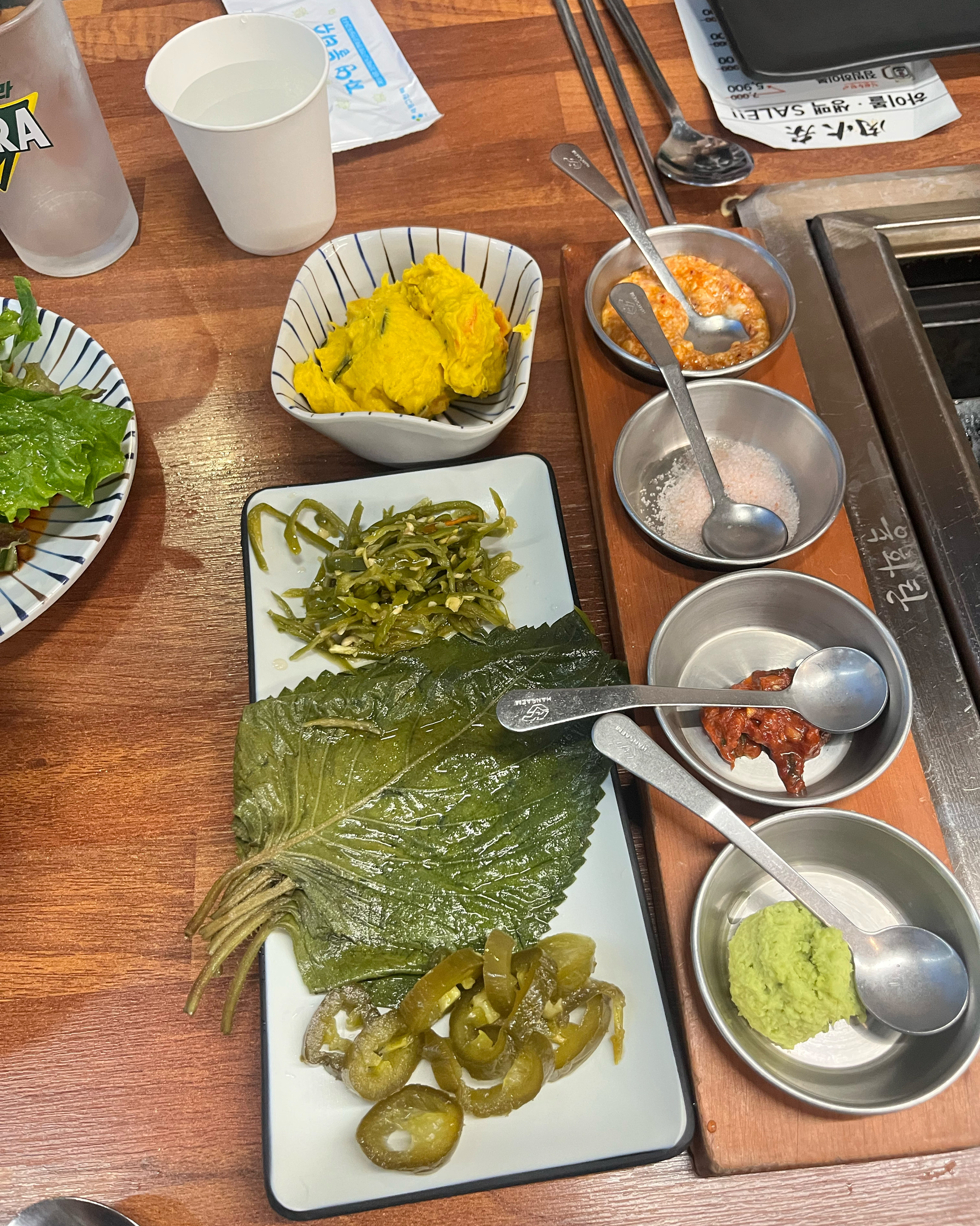 밑반찬 깔금하고 고기 질 좋고 고사리 파김치 등 다양하게 나와서 조아용 - 대전 맛집 육화탄 대전롯데백화점 괴정점