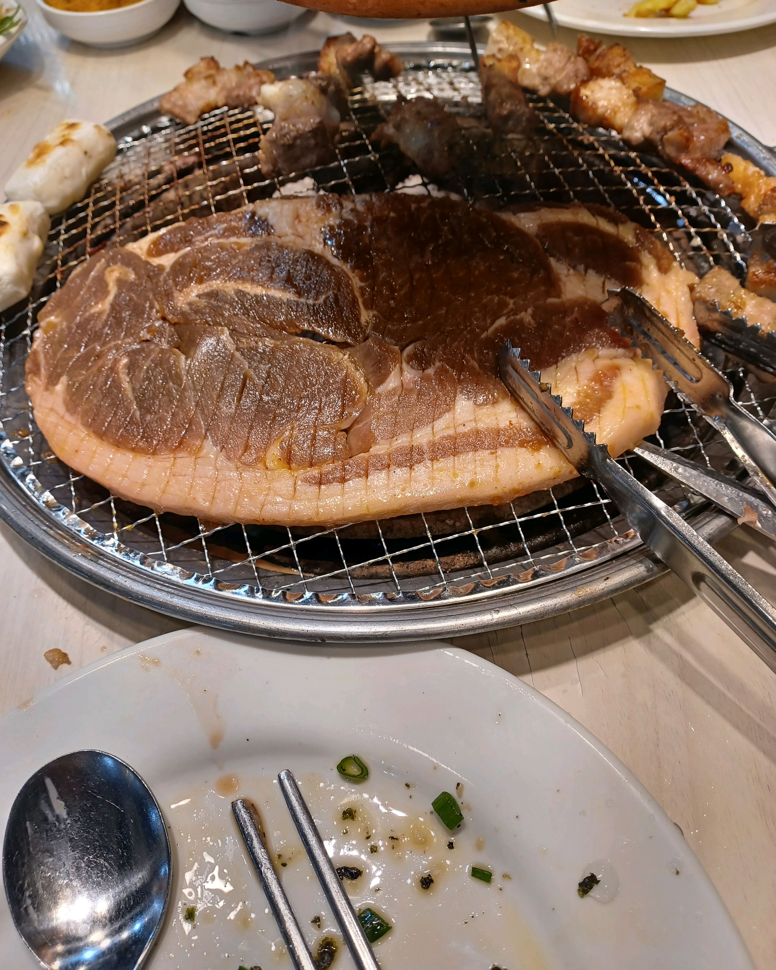아들과 맛난저녁을 생각했는데, 다른 테이블의 손님들의 아이들의 예의멊는 행동에 불편하게 식