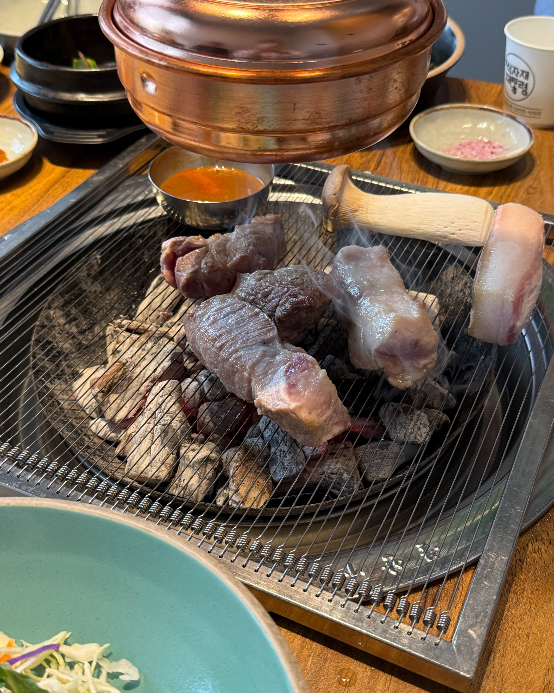 직원분이 너무 친절하시고 고기 질이 너무 좋았어요 어버이 날 기념으로 부모님 모시고 왔는데