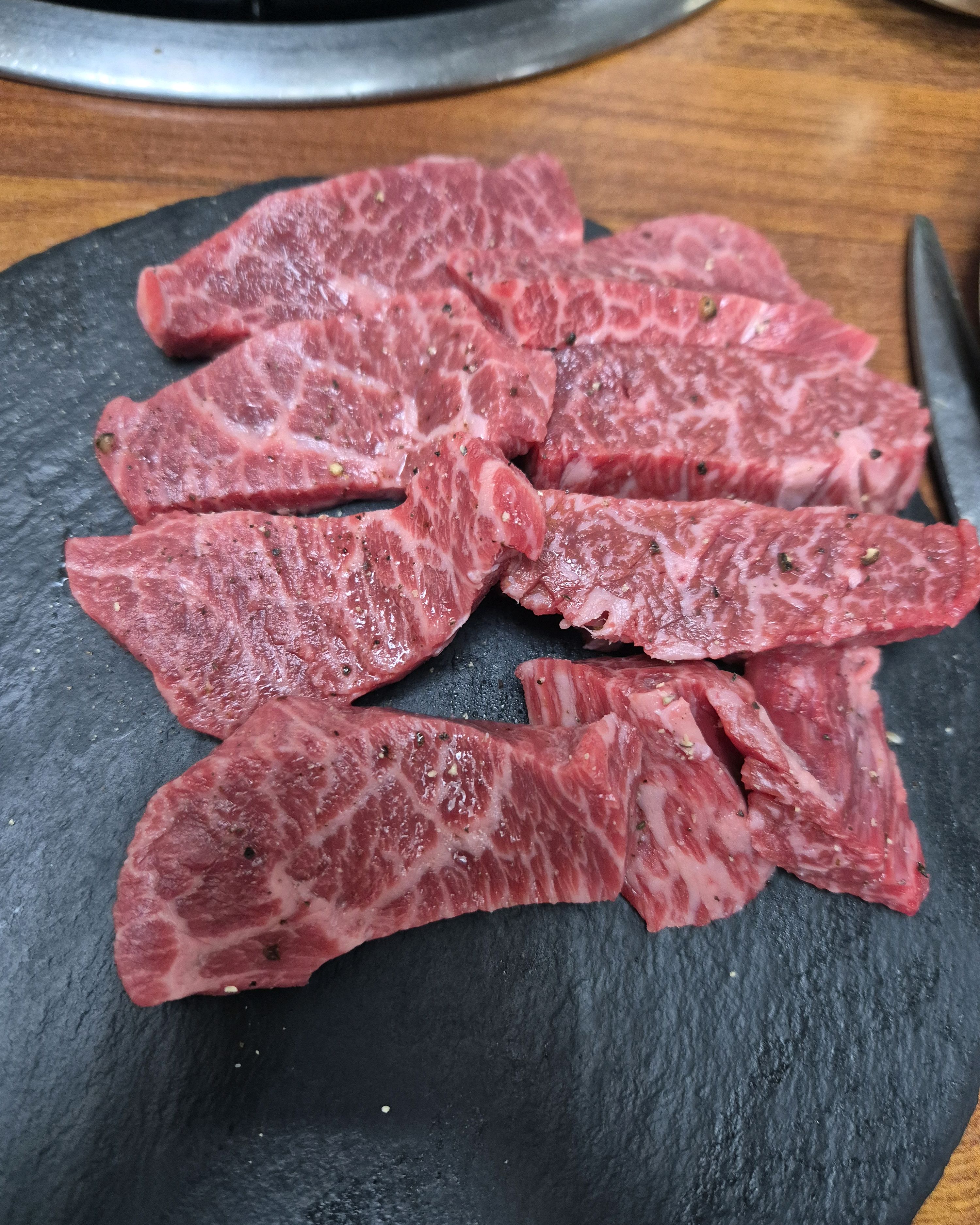 몇년째  단골 이에요.  와규  정말 맛있어서 가족모임하면 여기 부터 생각 납니다. 입에서