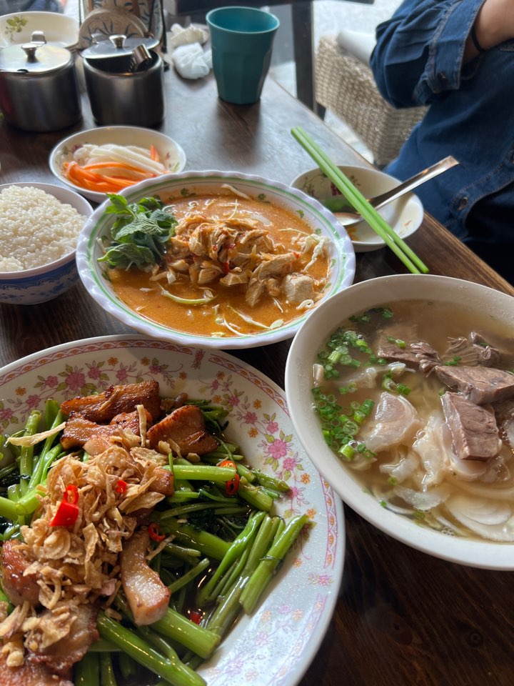 지인들과 올때마다 다들 맛집인정해주는 라오삐약!! 맛잘알이 됩니다. - 망원동 맛집 라오삐약