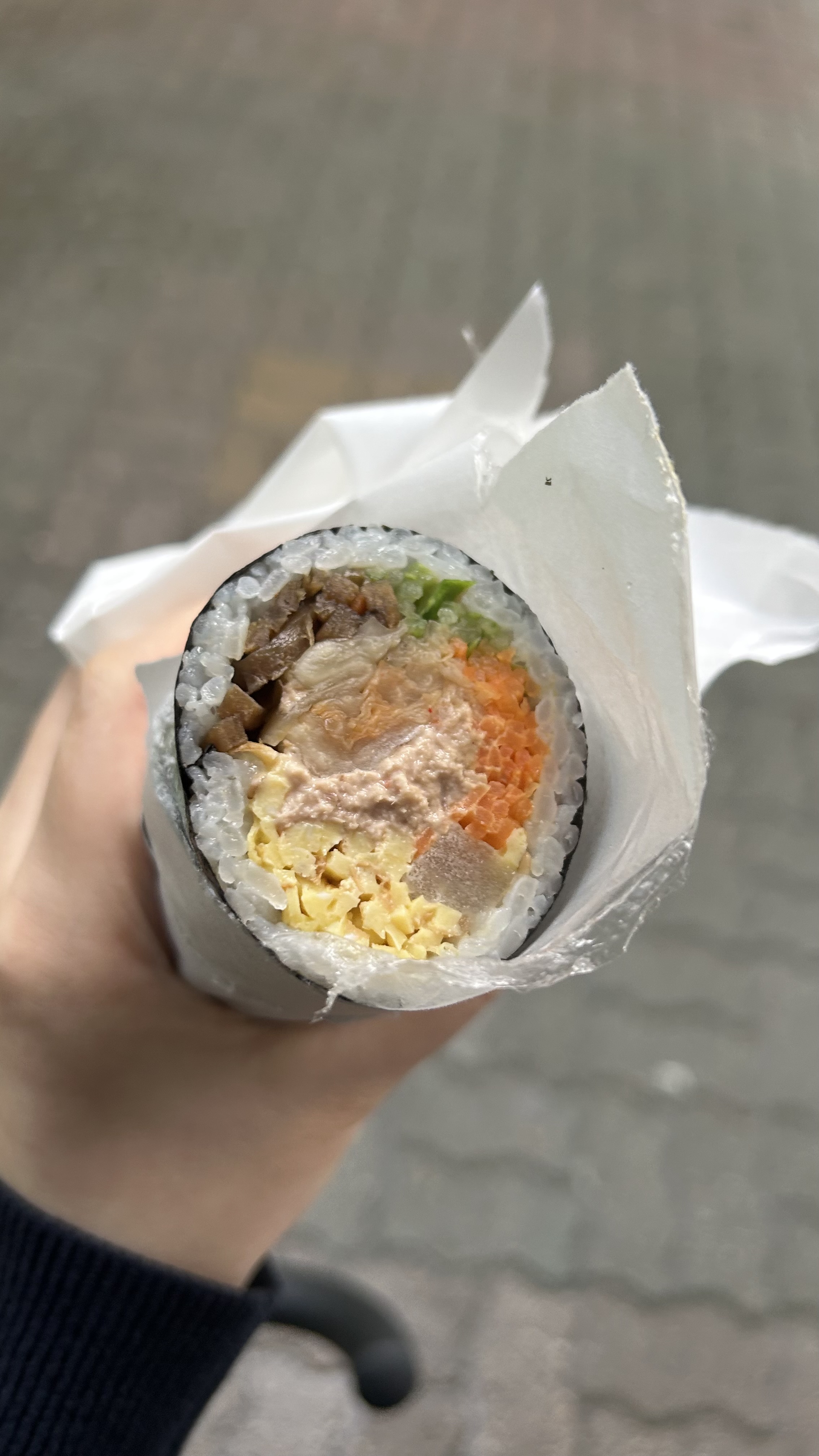 어제 수목원오는길에 포장했다가.. 오늘 또먹고싶어서 용운동에서 멀리다녀왔어요 묵참 맛있어요