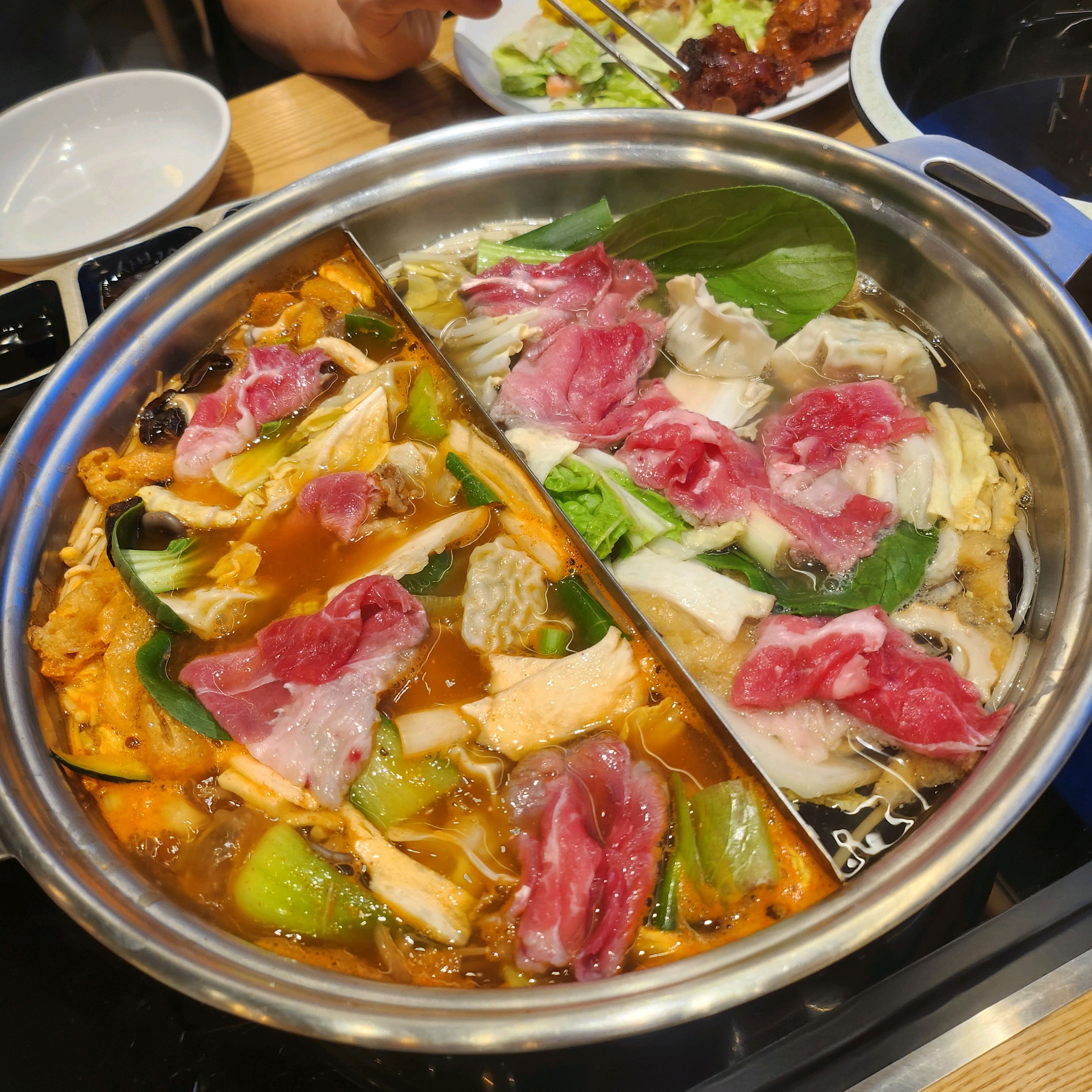고기 퀄리티는 딱 무한리필 고기 정도예요! - 부천시청역 맛집 샤브20 부천시청점