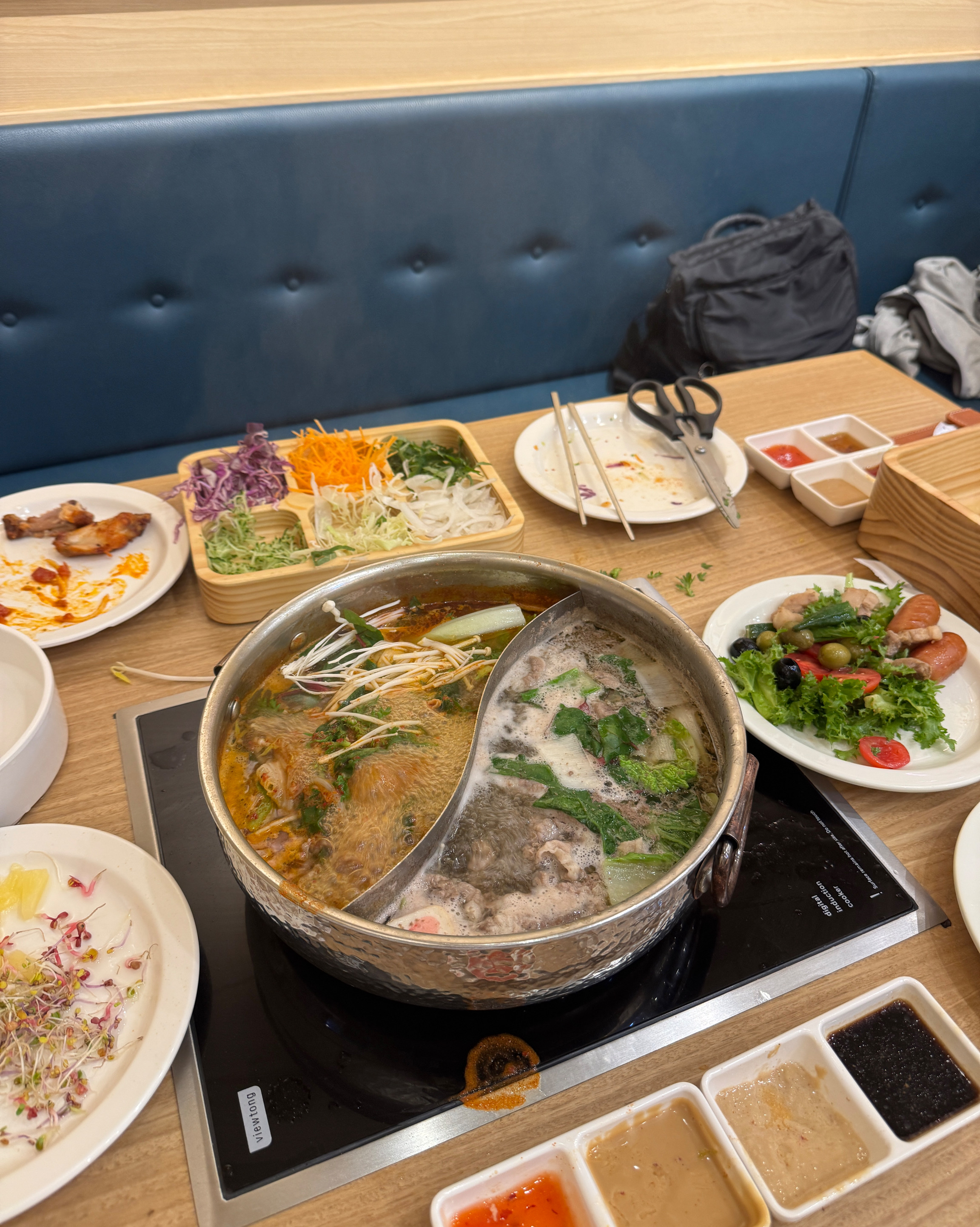 가족의달 휴일이라 그런지 예약을 했는데도 불구하고 한참을 기다려서 들어왔네요 - 부산 해운대 맛집 샤브올데이 부산해운대점