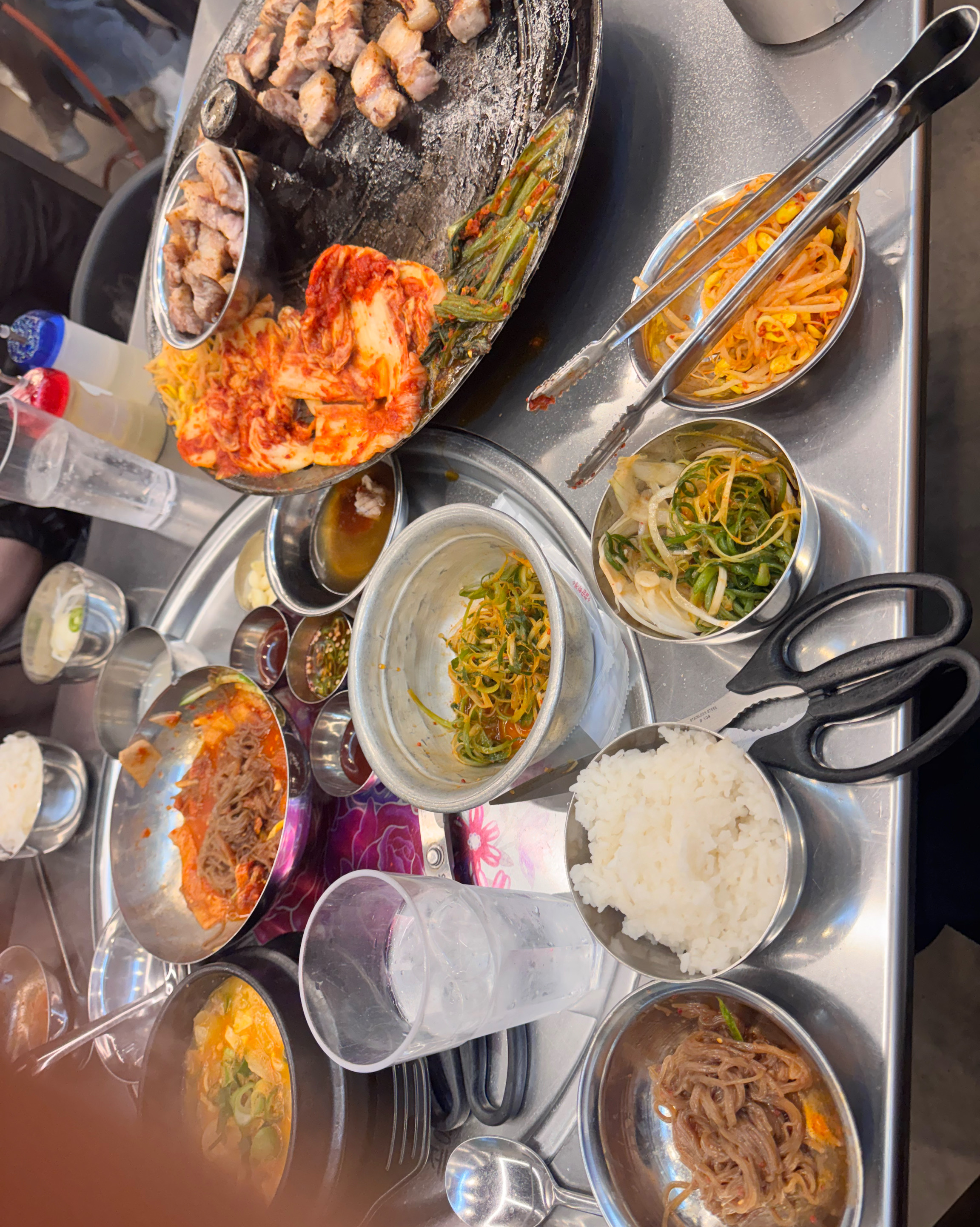 며칠 전에 와서 처음 먹었는데 너무 맛있어서 또 왔습니다 !! 된찌 진짜 기막히구요 ㅠㅠ