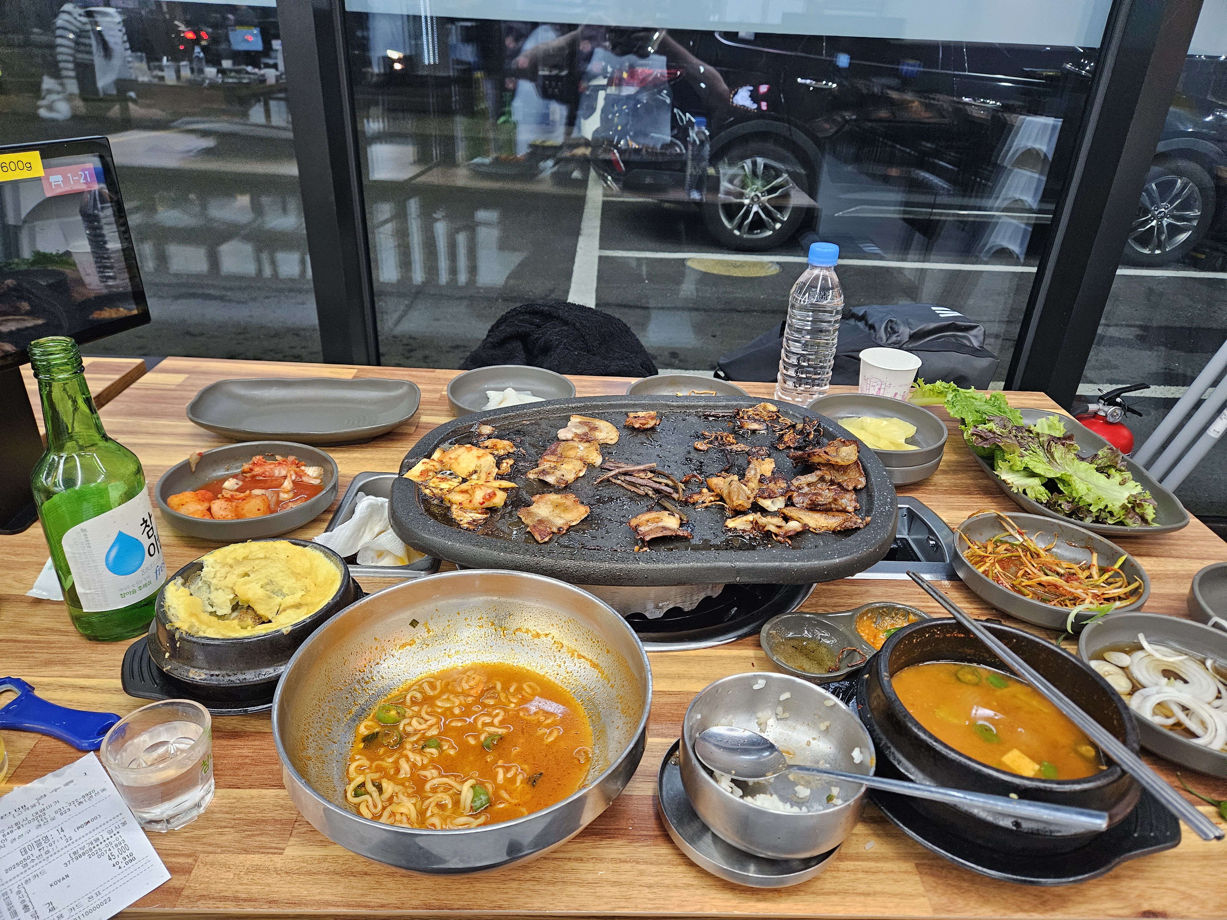 지나가다 새로 오픈한 고깃집이라 가격도 저렴하길래 냅다 들어왔습니다^^ 가격도 저렴하고 사