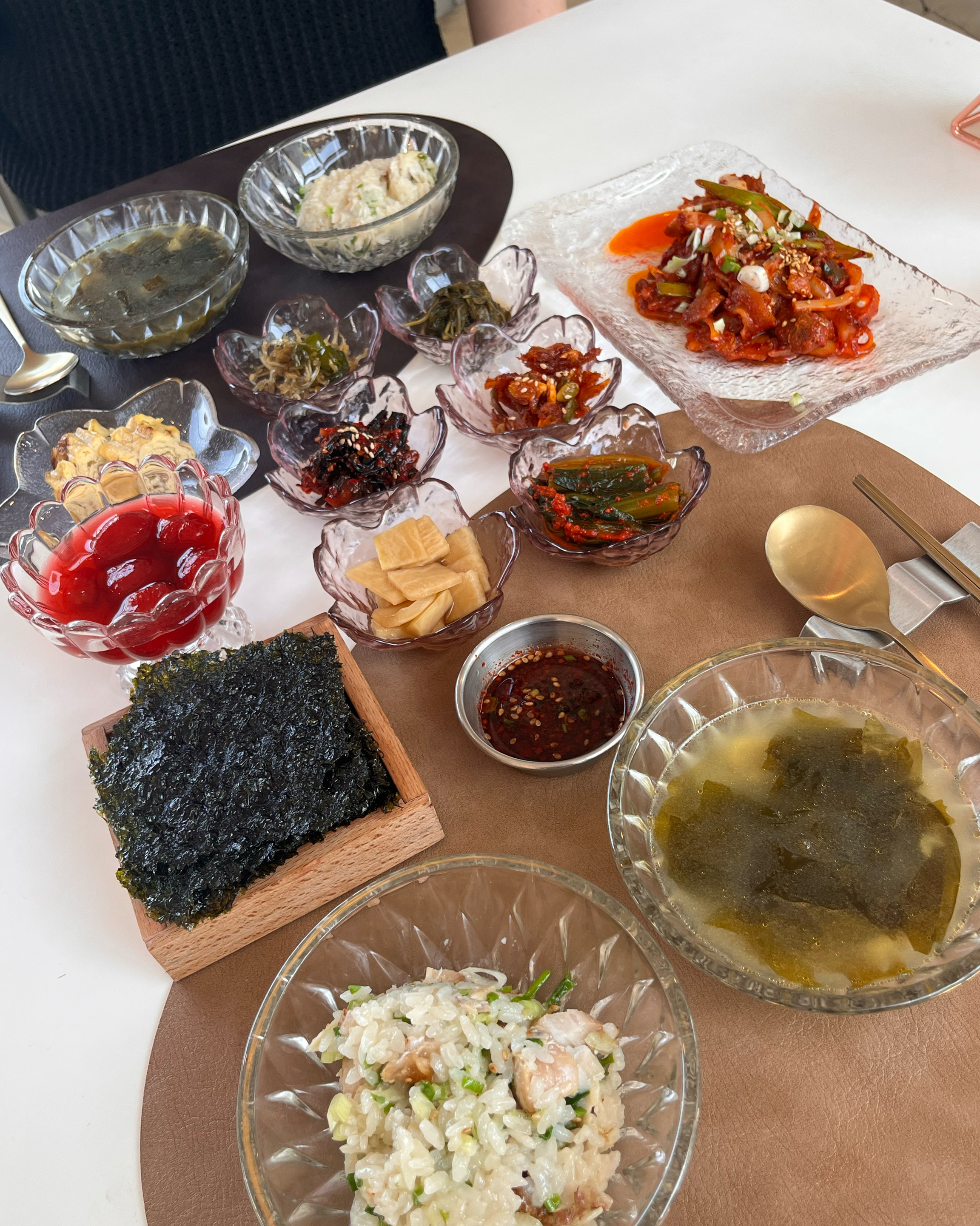 와 .. 여기 진짜 맛있어요 ❤︎ 솥밥 전문점 맛있다고 유명해서 찾아왔는데요 진짜 꿀맛 …