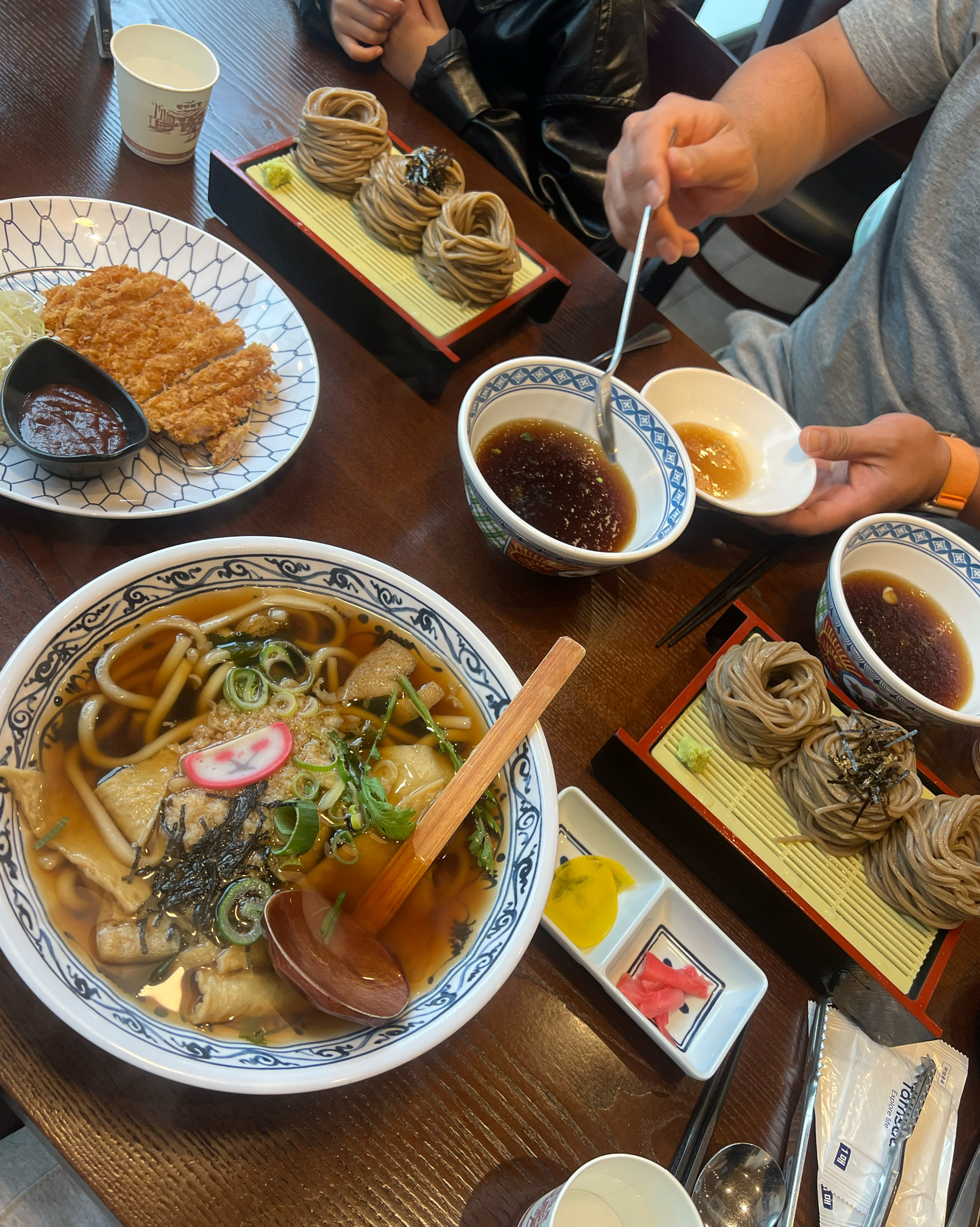 모든 메뉴가 맛있고 친절하고, 공간이 매우 쾌적해요. 돈까스 튀김옷도 깔끔하고 면들도 탱글
