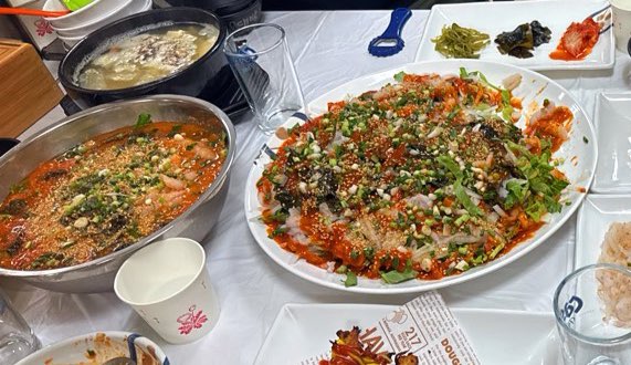 너무 맛있어요ㅜㅠ 친구들이랑 왔는데 양도 푸짐하고 물회랑 녹두빈대떡이 정말 맛있습니다!!