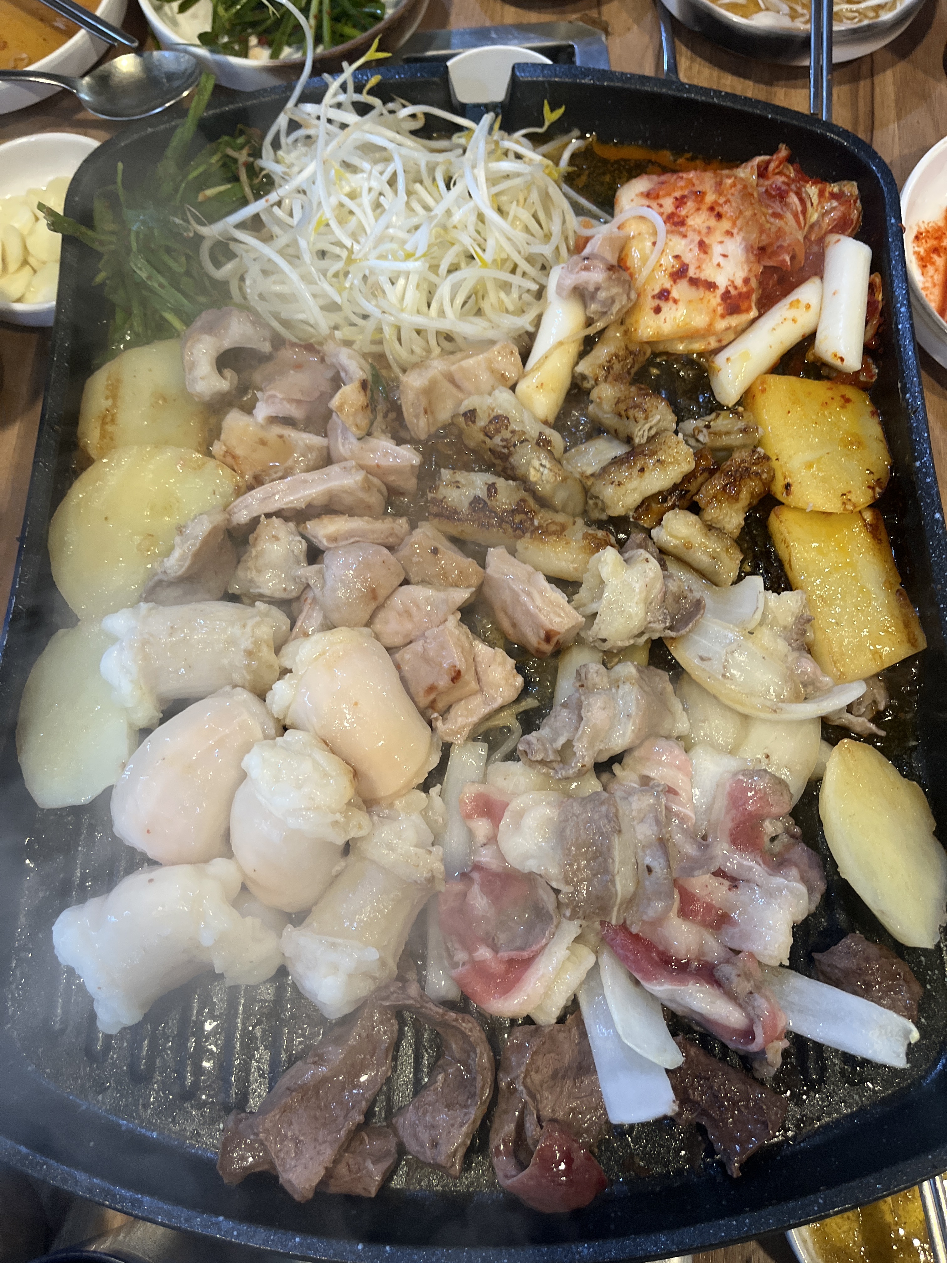 천엽이랑 간도 신선하고 맛있네용.!! 모듬 구성이 좋아용.!! 잡내가 별로 없어서 부담없이