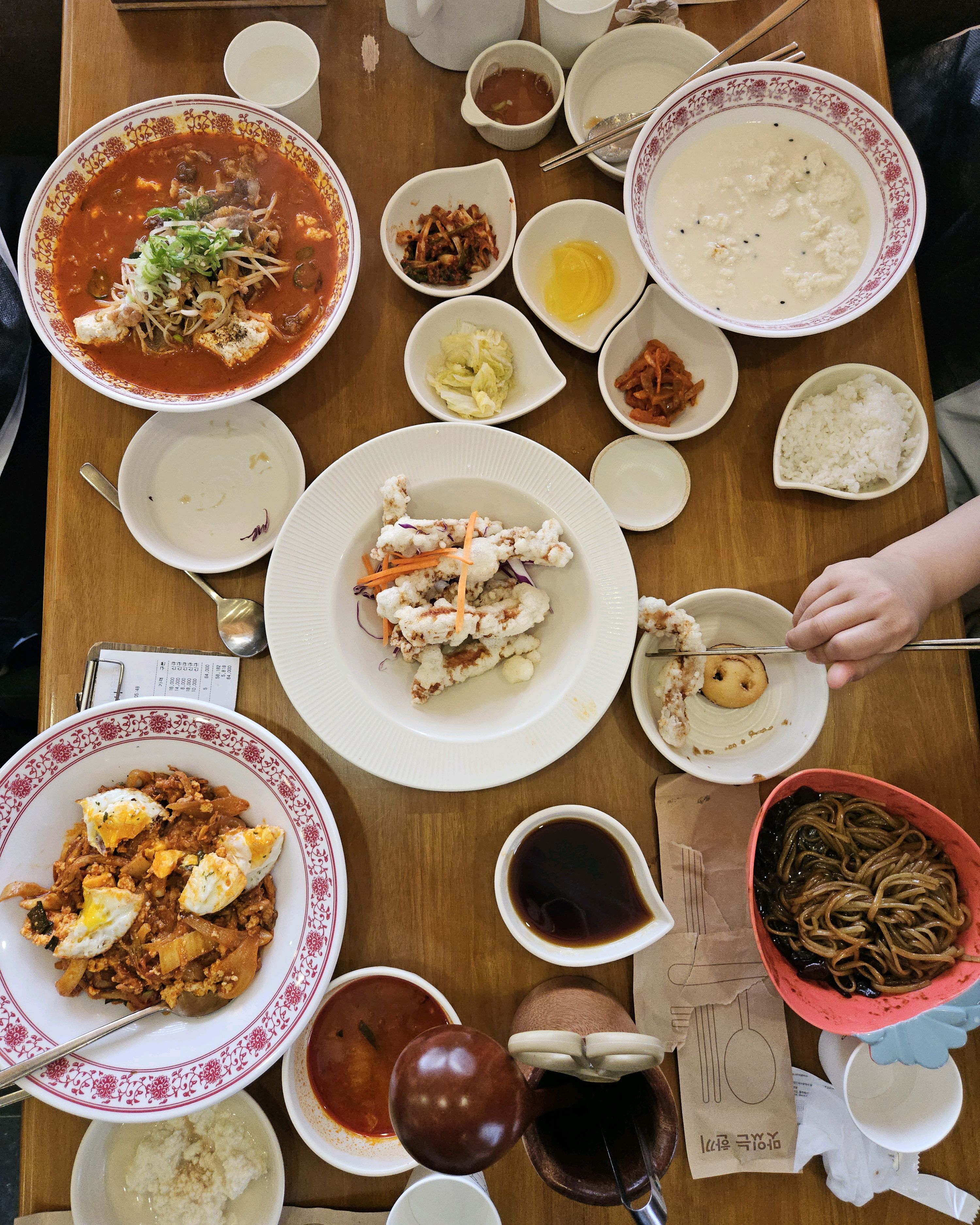 웨이팅을 실패해서 3번만에 겨우 도전 성공했네요. 중화비빔밥 초두부 차돌짬뽕순두부 너무 맛
