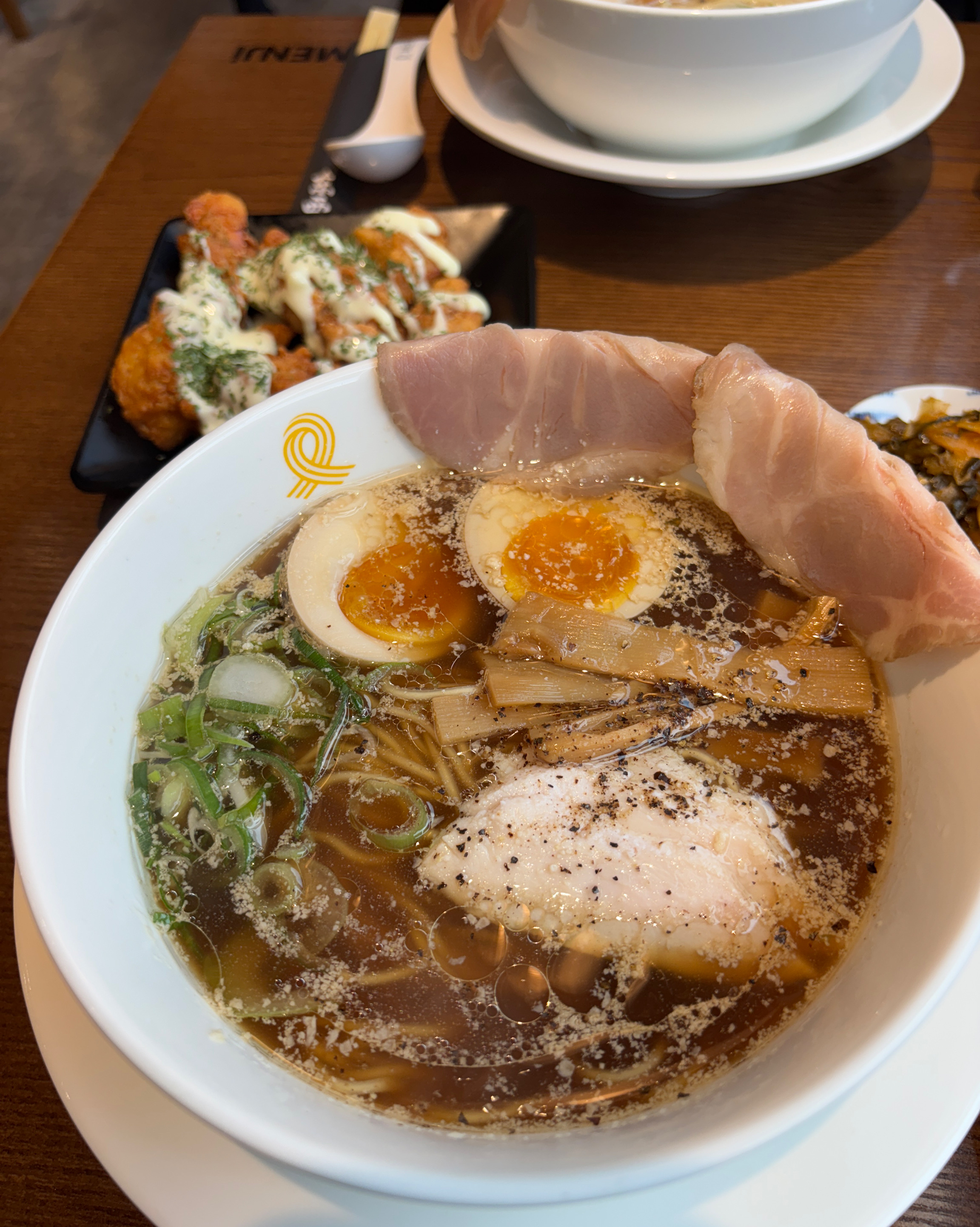 여기 라멘 깔끔하니 아주 맛있습니다 - 안양 맛집 멘지 안양범계점