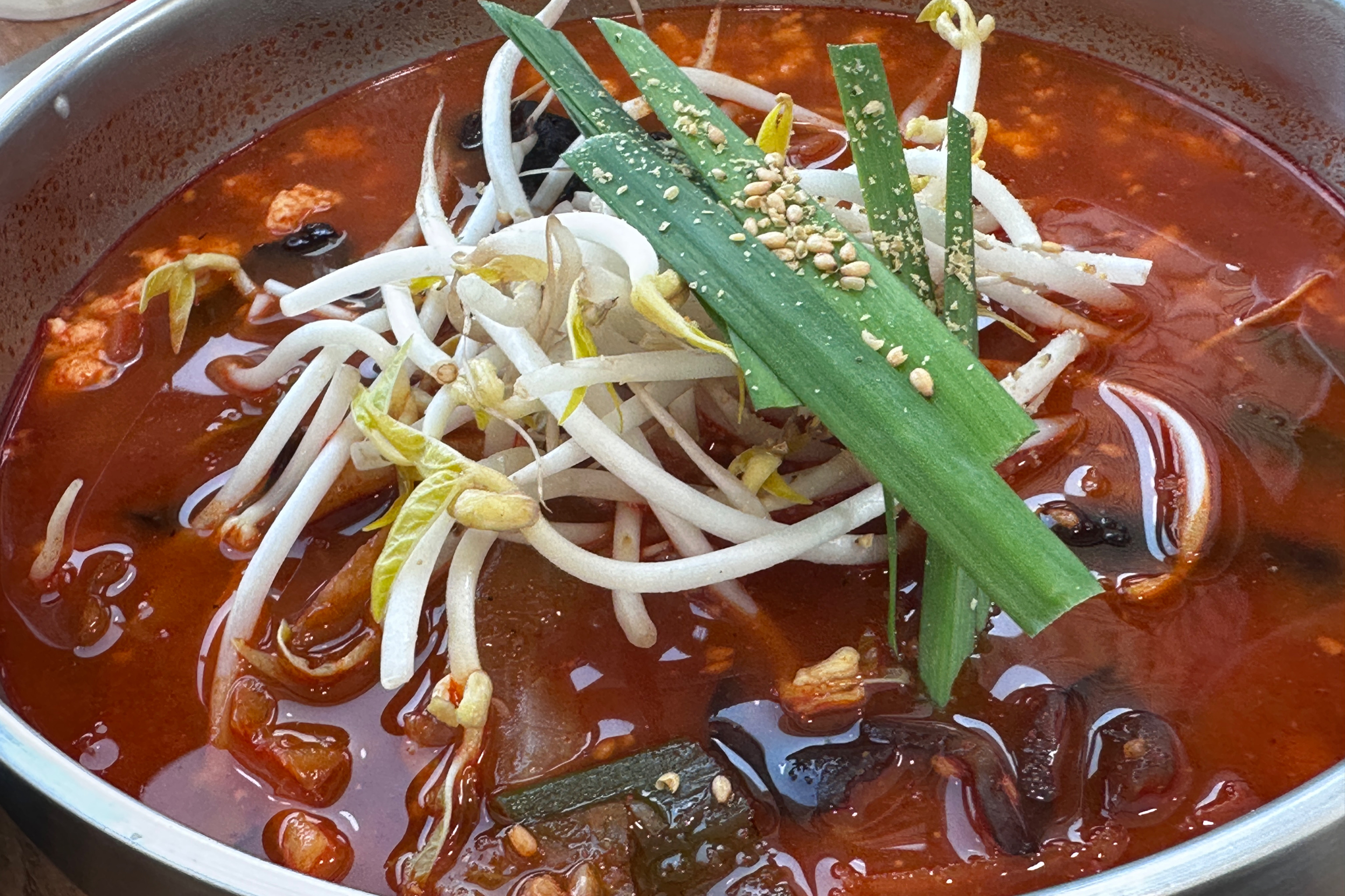 일반 짬뽕순두부 맛있어요!! 차돌 들어간 것도 나쁘지않긴한데 차돌없는 짬뽕순두부가 훠어아아