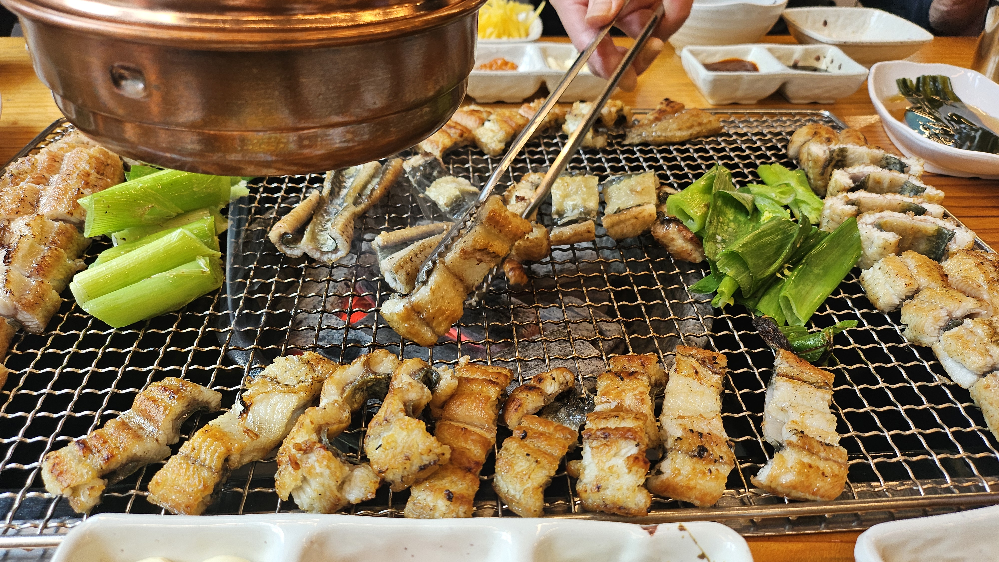 맛있어요!! 초벌되서 나와서 금방 먹을수잇습니당 부모님 모시고왓는데 맛잇다고 좋아하셨어용ㅎ