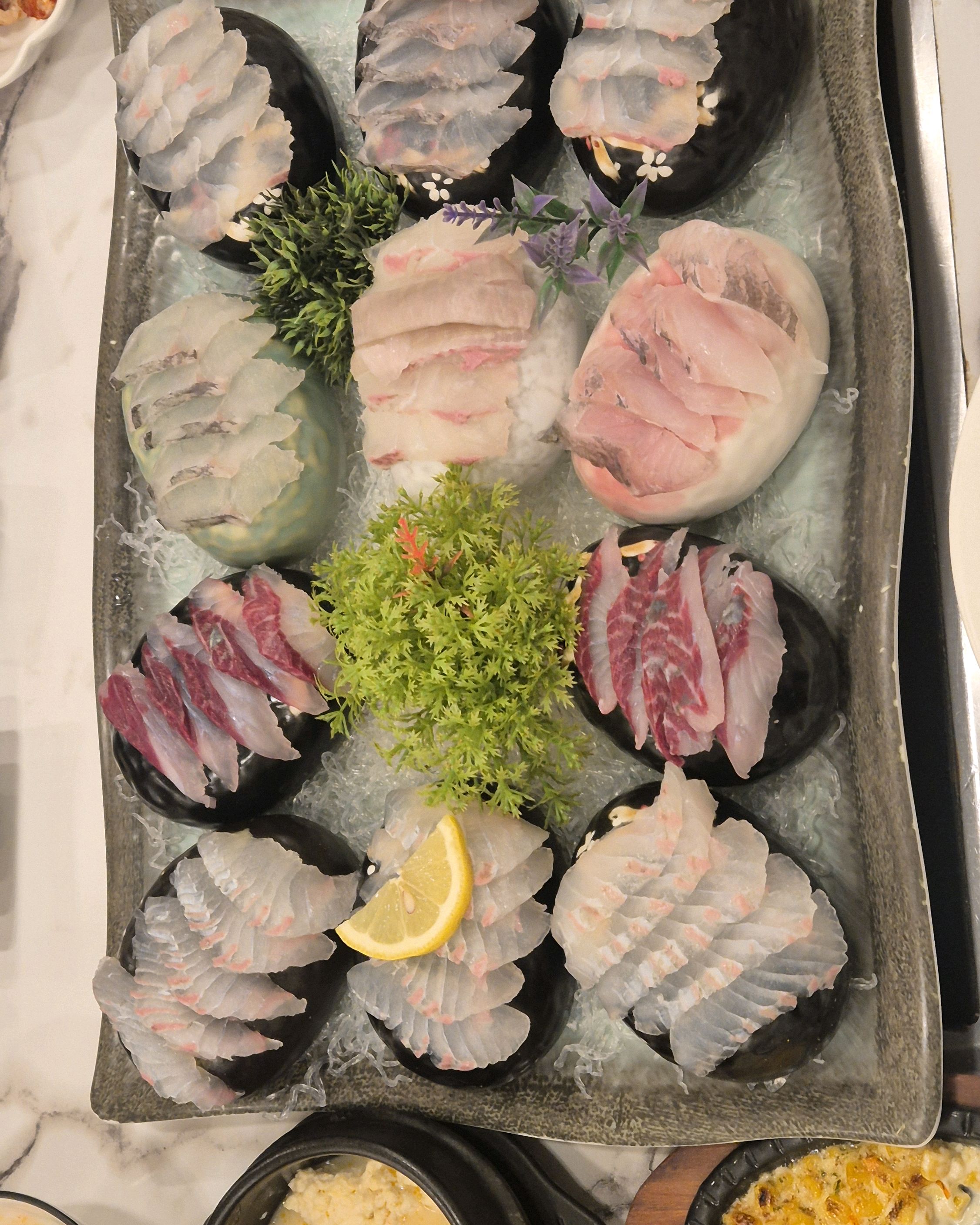 가족끼리 강릉 놀러와서 들린 경포해수욕장 회 맛집입니다!! 사장님도 친절하시고, 깔끔해서