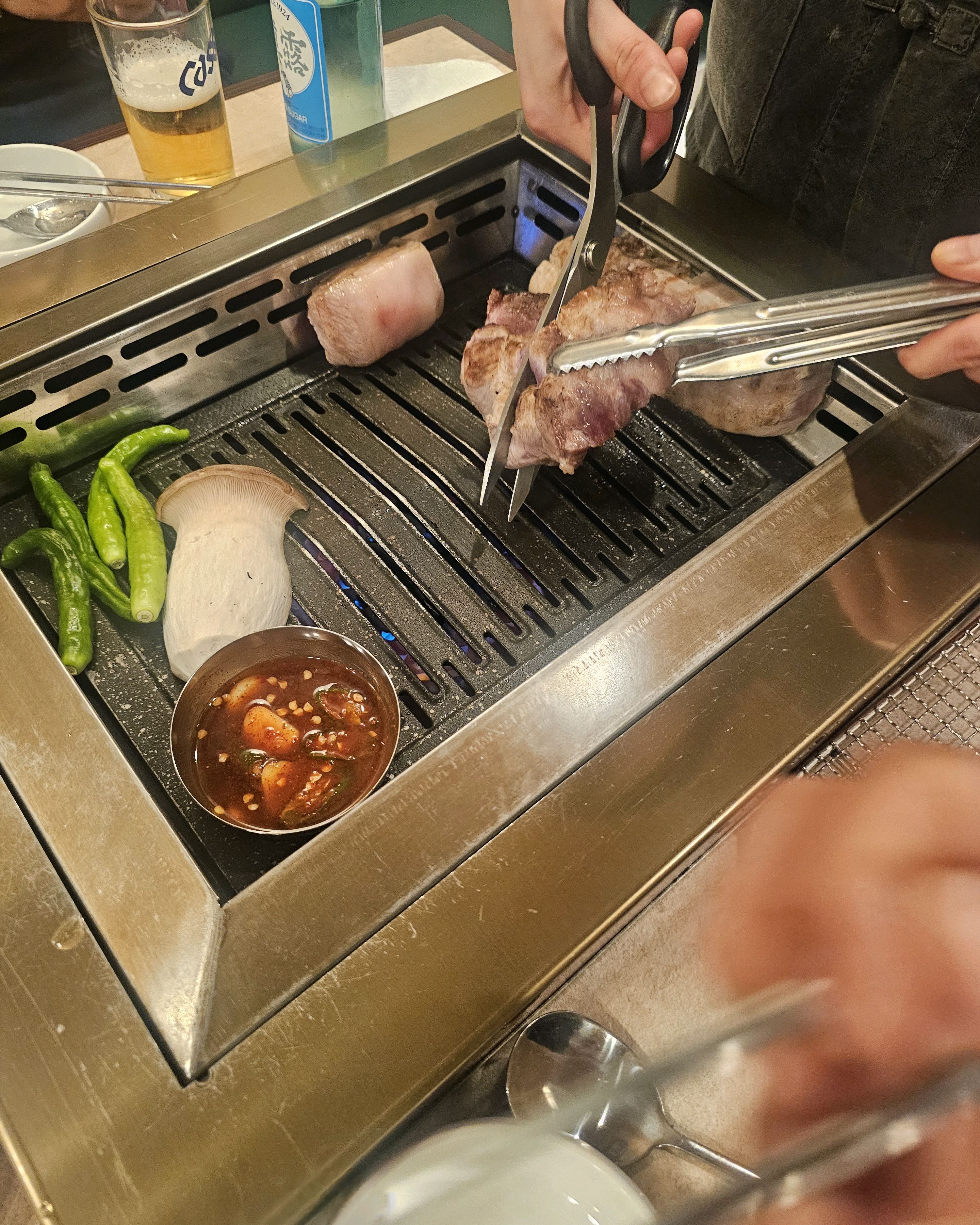 직접 구워줘서 최고 - 제주 맛집 화수목보리짚불구이 연동점