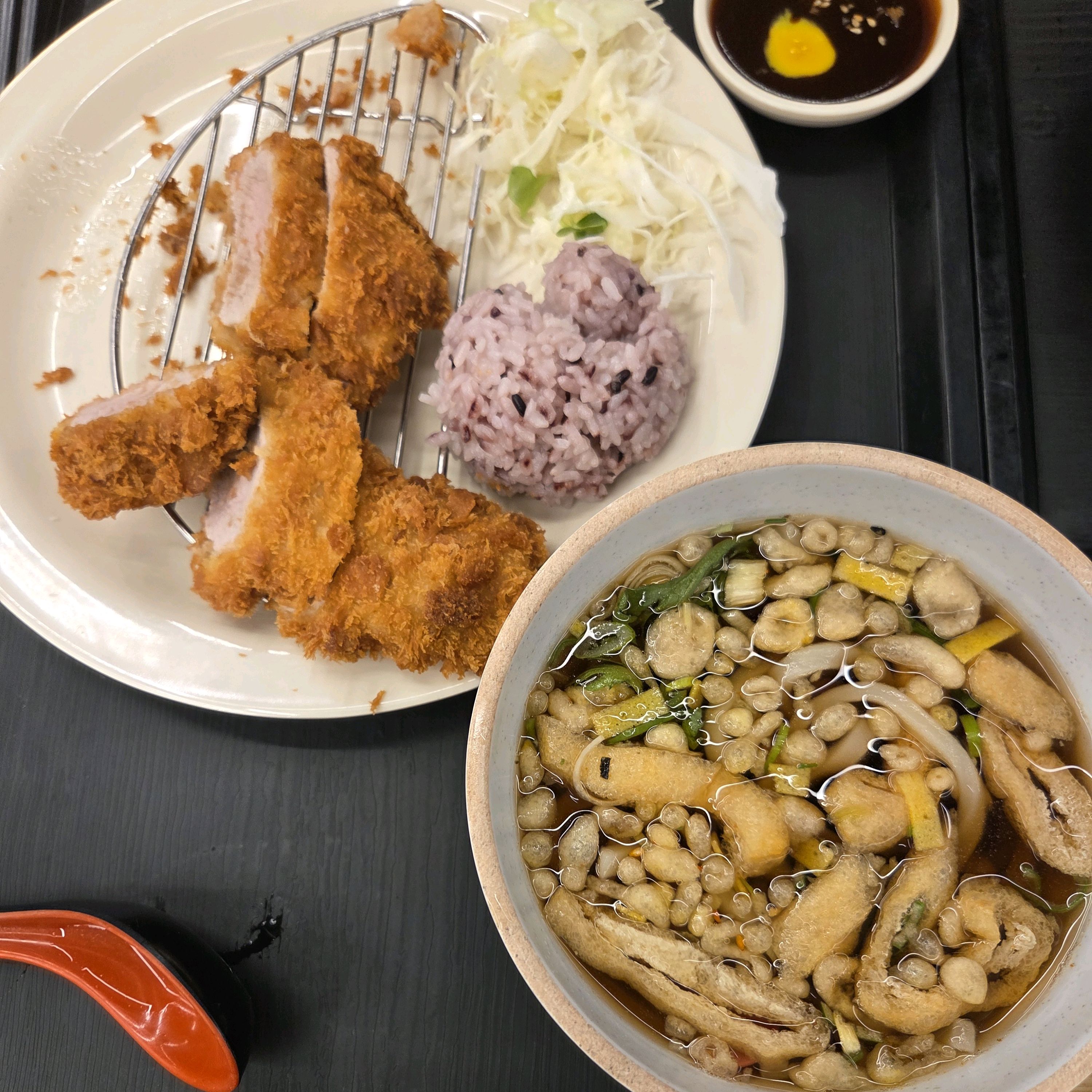 아이와 함께 경주 놀러왔다가 돈까스 먹으러 왔는데... 주차장도 넓고 직원분들도 친절하네요