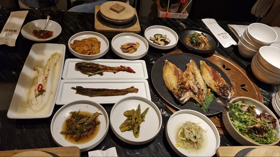 반찬도 하나하나 다 맛있고 메인 메뉴도 너무 맛있었습니다!! - 대전 맛집 육미미