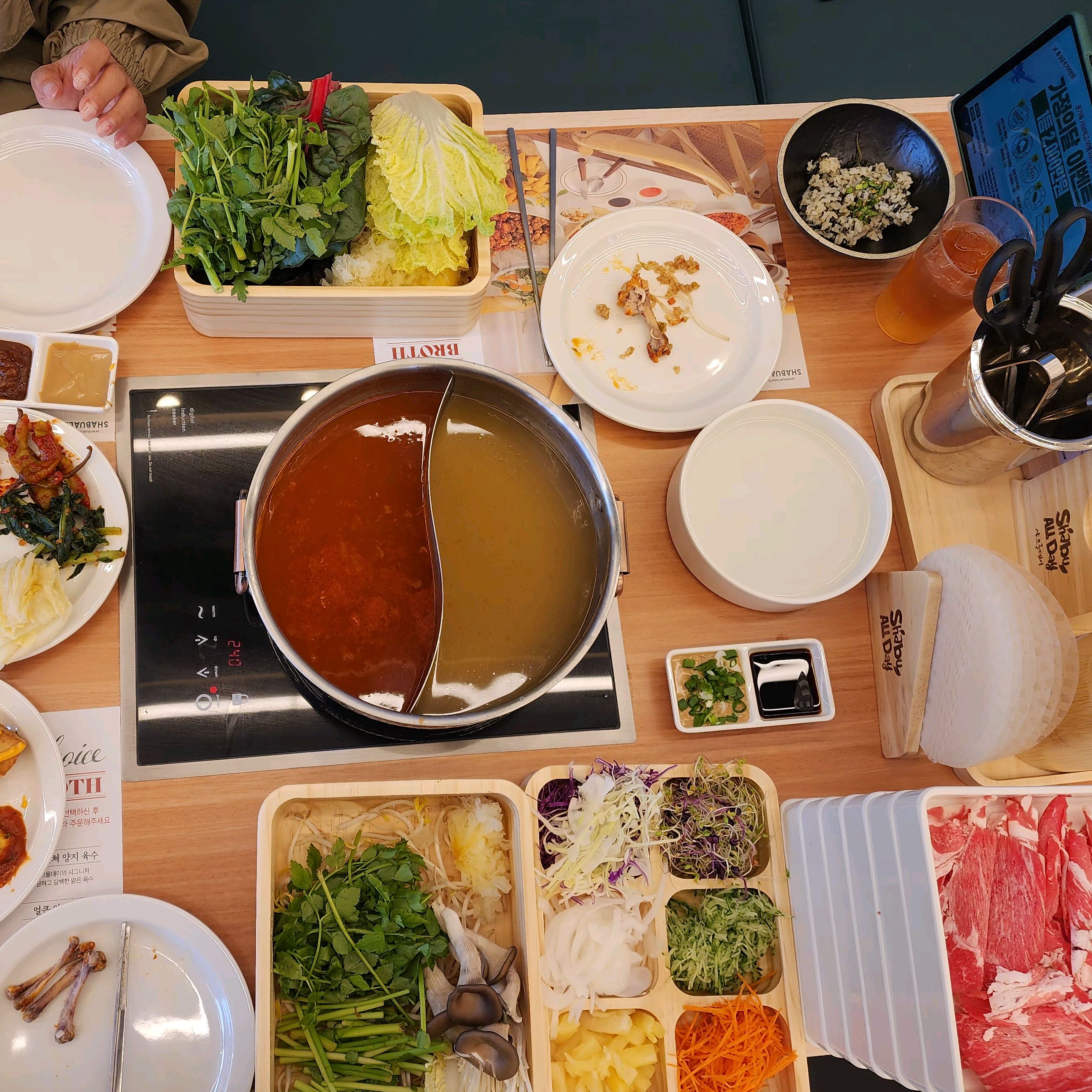 먹을 것이 너~무 많고 식자재가 신선하며 맛있고 직원들이 친철합니다 - 광주 첨단 맛집 샤브올데이 광주첨단점
