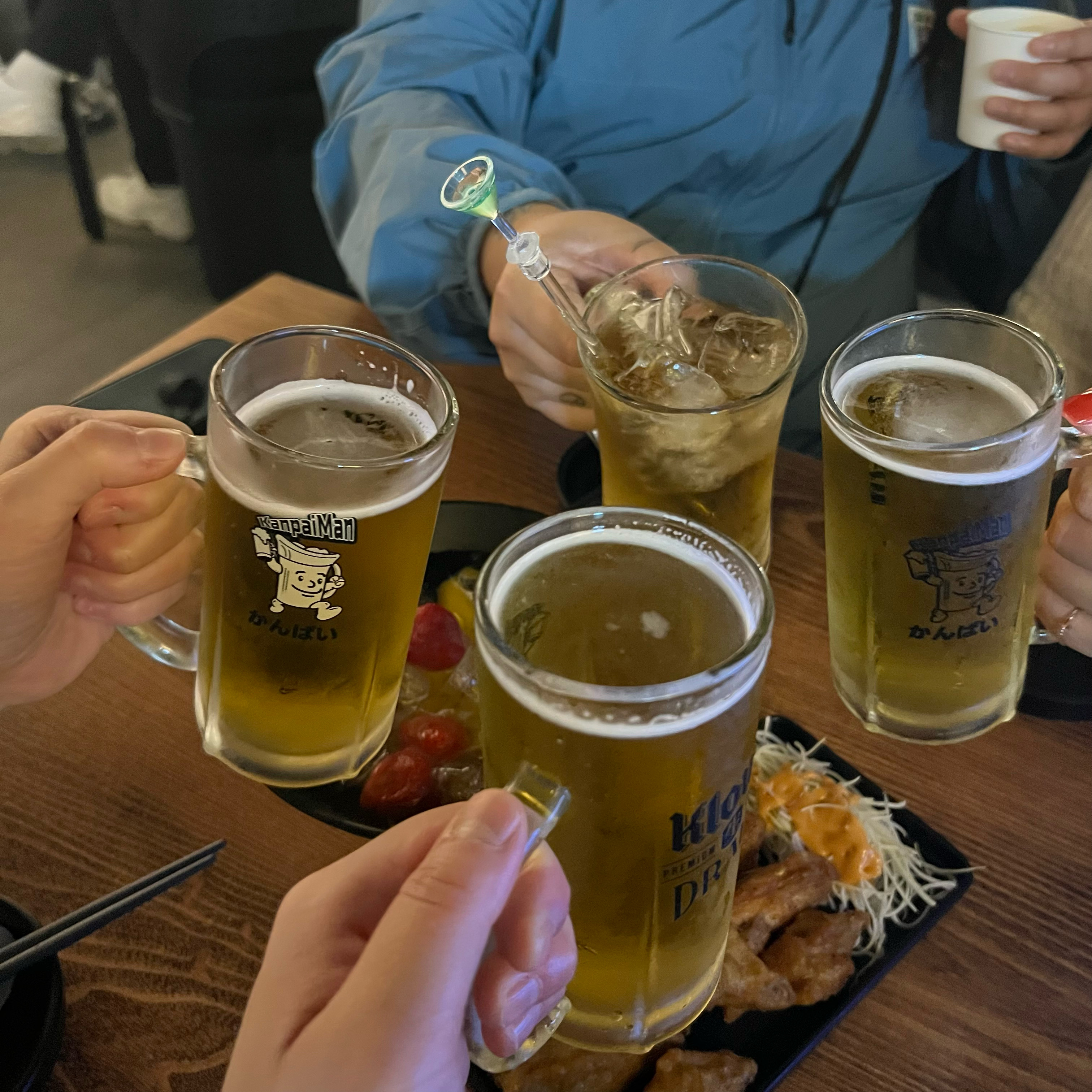 간단하게 2차하기 좋아요~ 술도 안주도 저렴하고 양도 너무 많지 않아서 좋음👍🏻 쏘맥도 굳