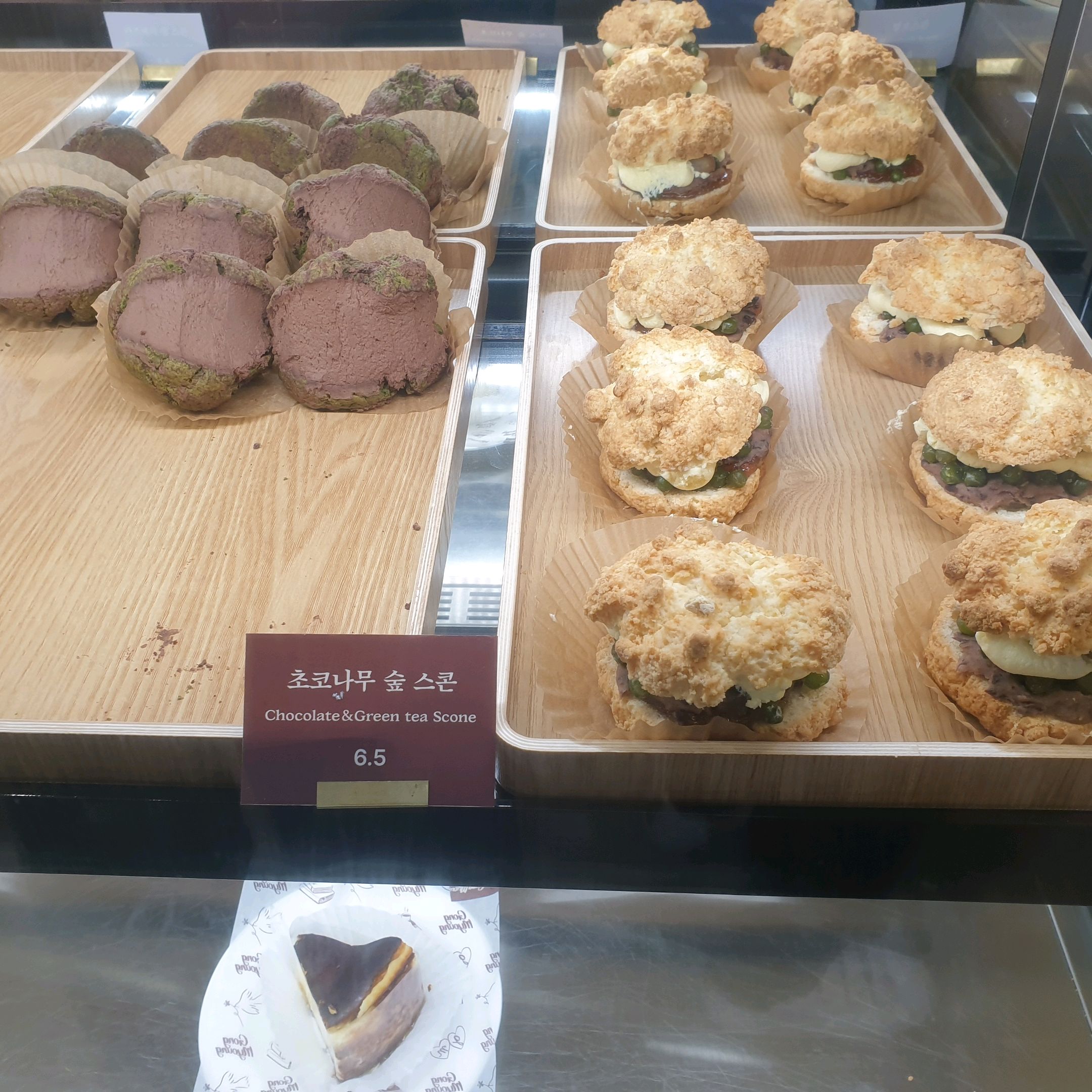 망원동 북카페로 분위기와 맛, 친절 모두 최고예요! - 망원동 맛집 카페 공명 망원책빵