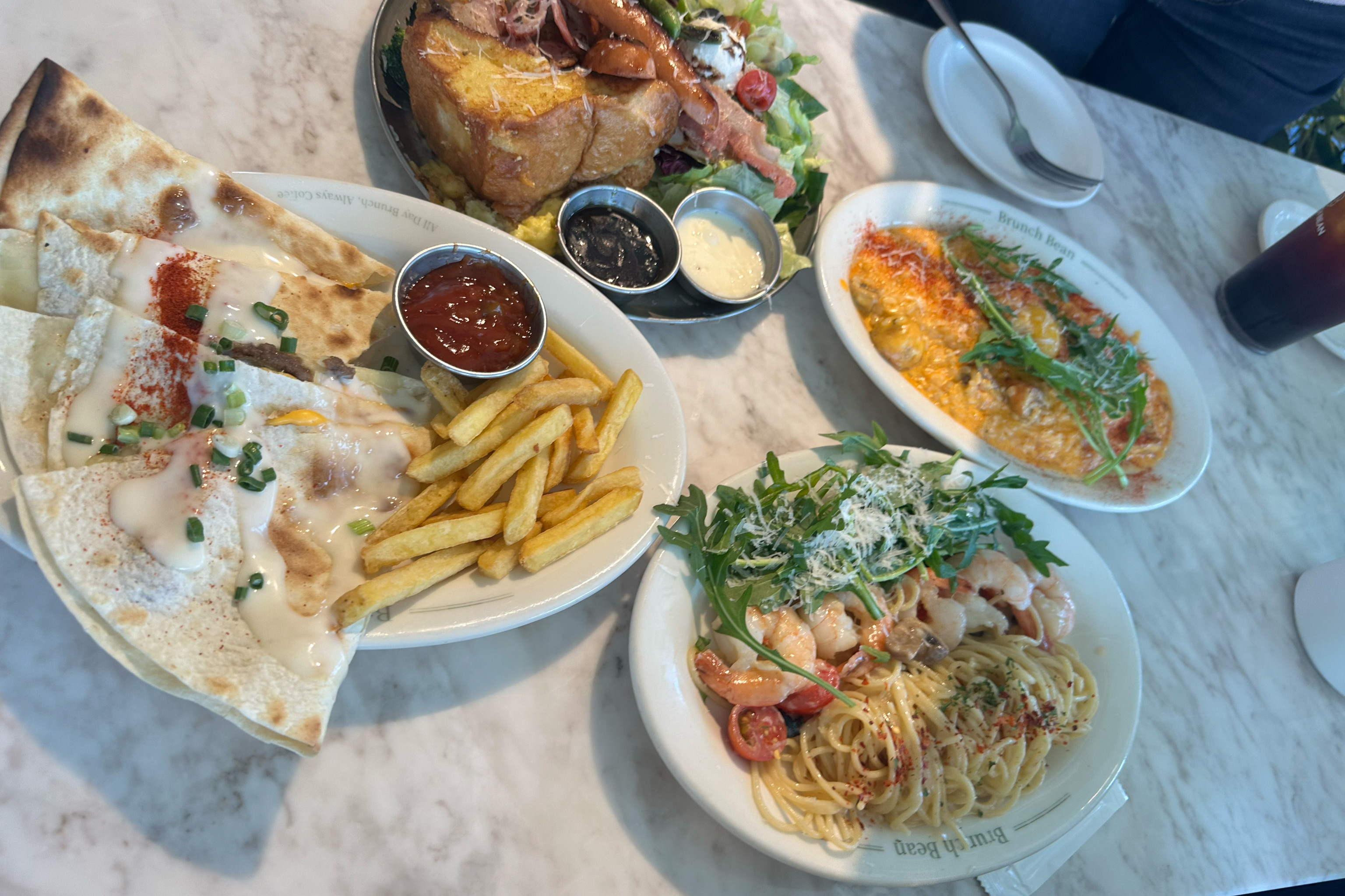 플래터 퀘사디으 스파이시로제리조또 새우알리오 메뉴 다 맛있어요!! 다음에도 같은 메누 또