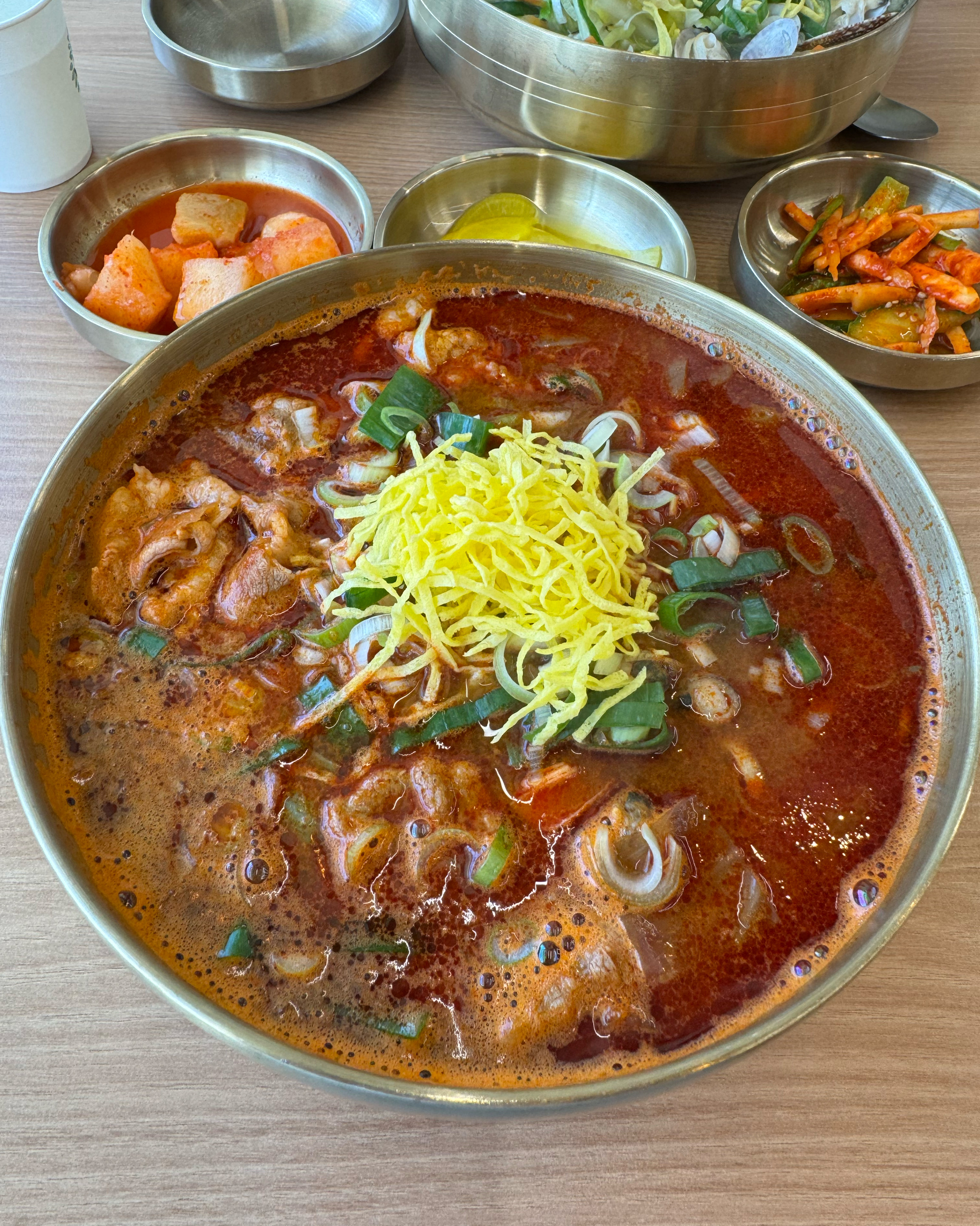 여기 오늘 처음왔는데요 매장이 깔끔하고 쾌적해서 마음에들고 맛은 말해뭐해 너무 맛있습니다~