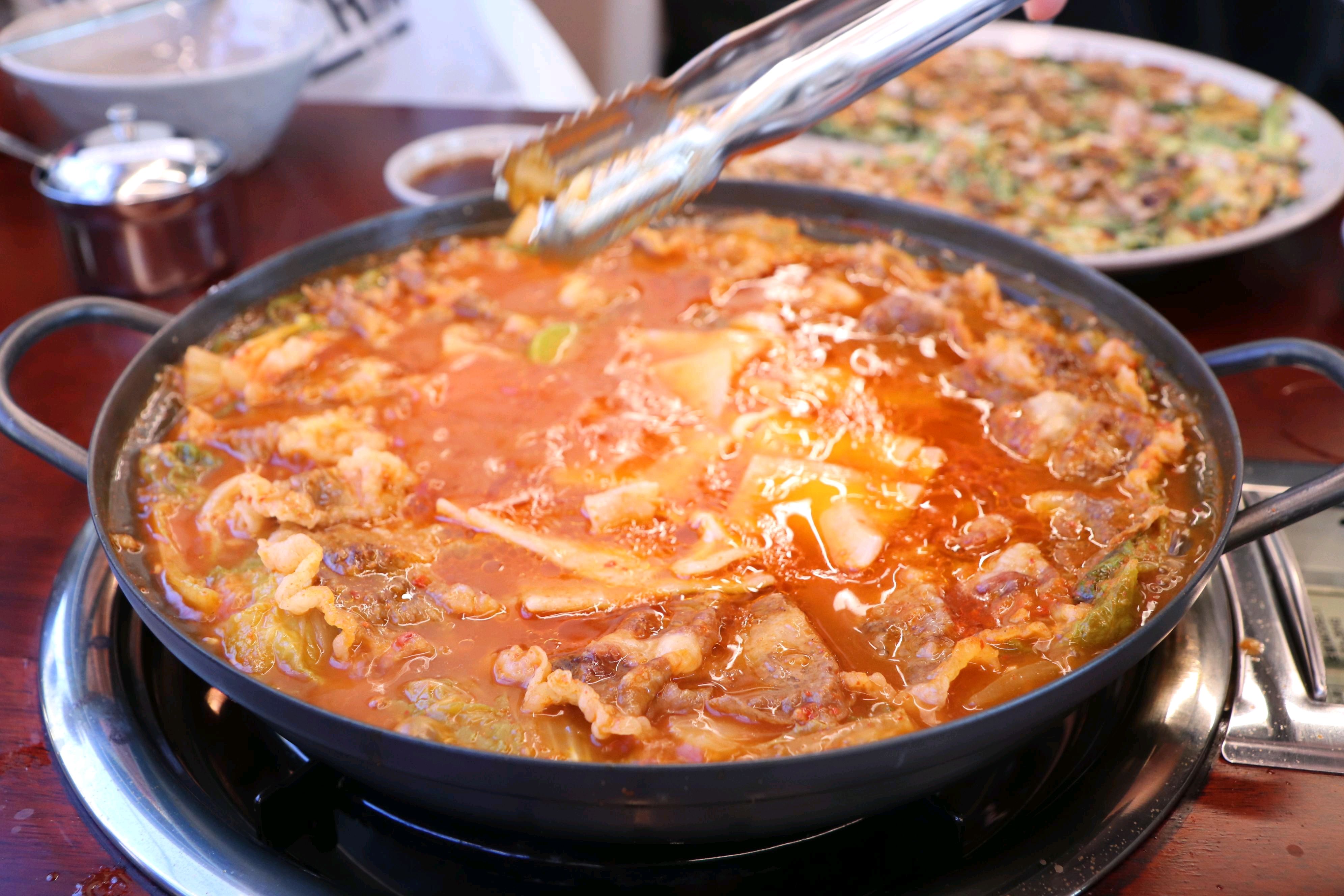 칼국수의 쫄깃함과 육수의 깊은 맛이 너무 좋았어요 ㅎㅎ 담백하면서도 깊은 맛이 있어서 한 