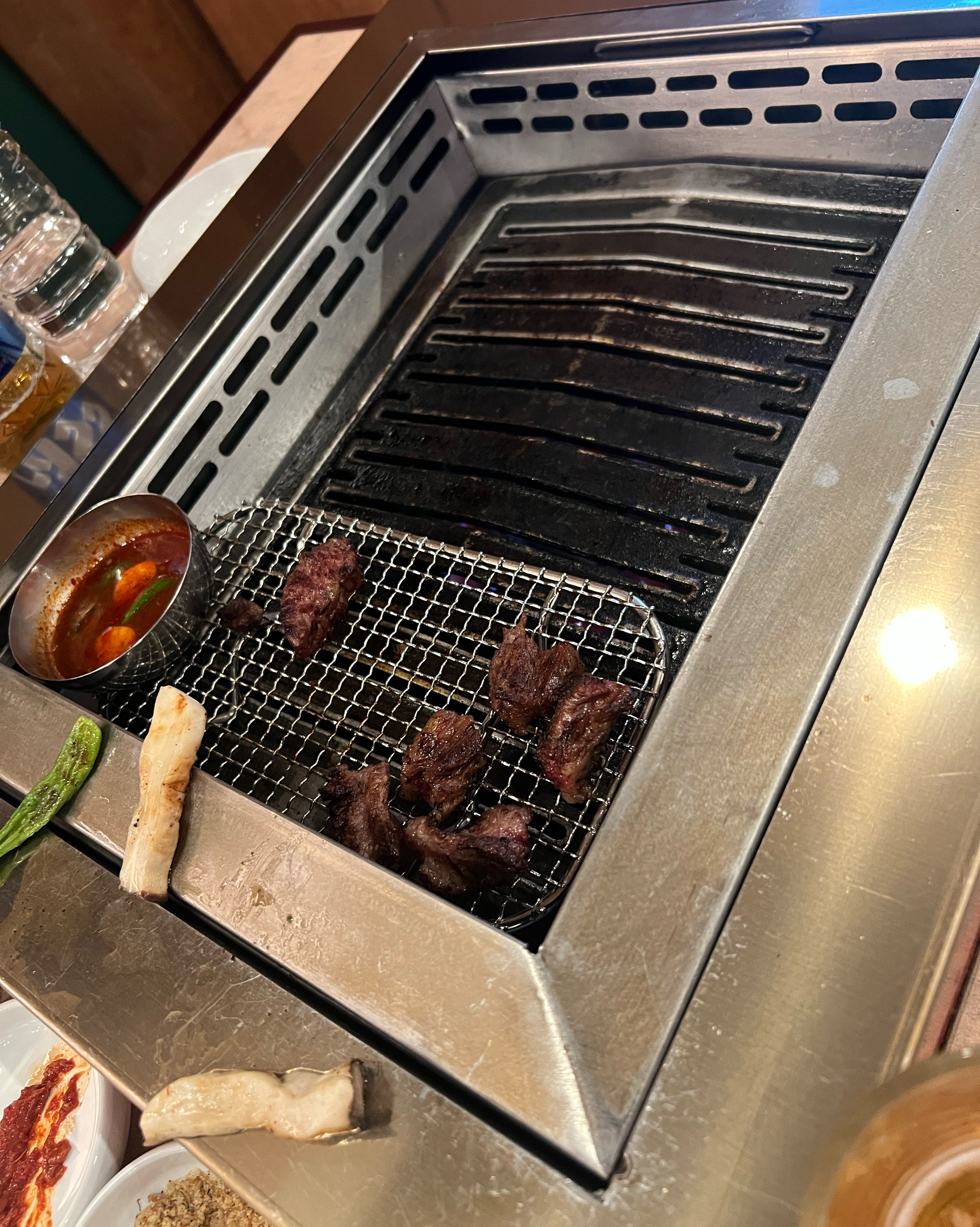 숙성 흑돼지 전문 ‘화수목’ - 제주 맛집 화수목보리짚불구이 연동점