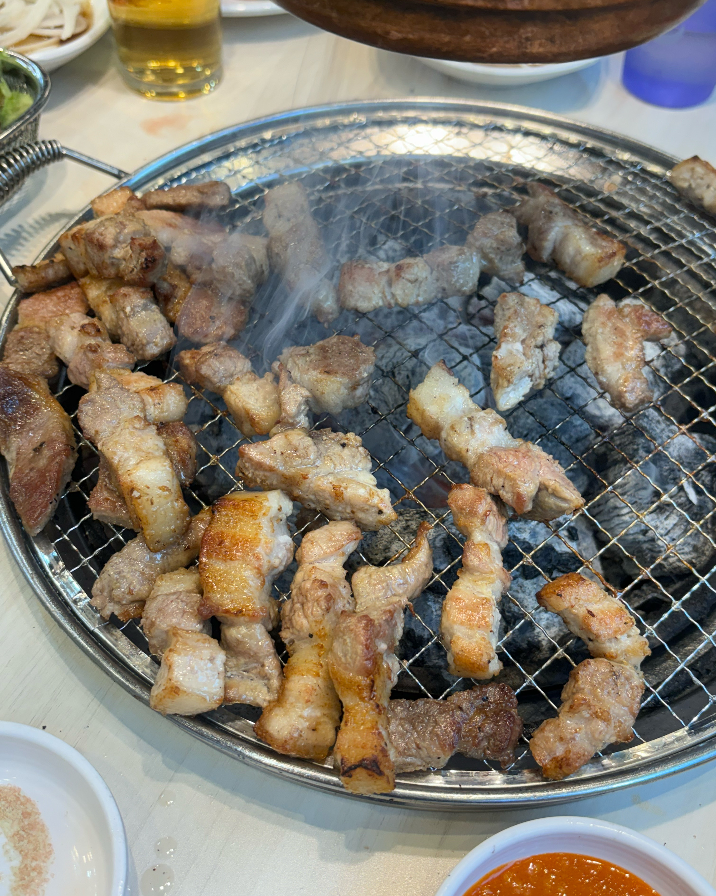 너무 친절하고 종류도 많고 맛있어요!!!!🤍 이 근방 고깃집은 여기만 와요 ㅎㅎ - 영통 맛집 명륜진사갈비 수원영통구청점