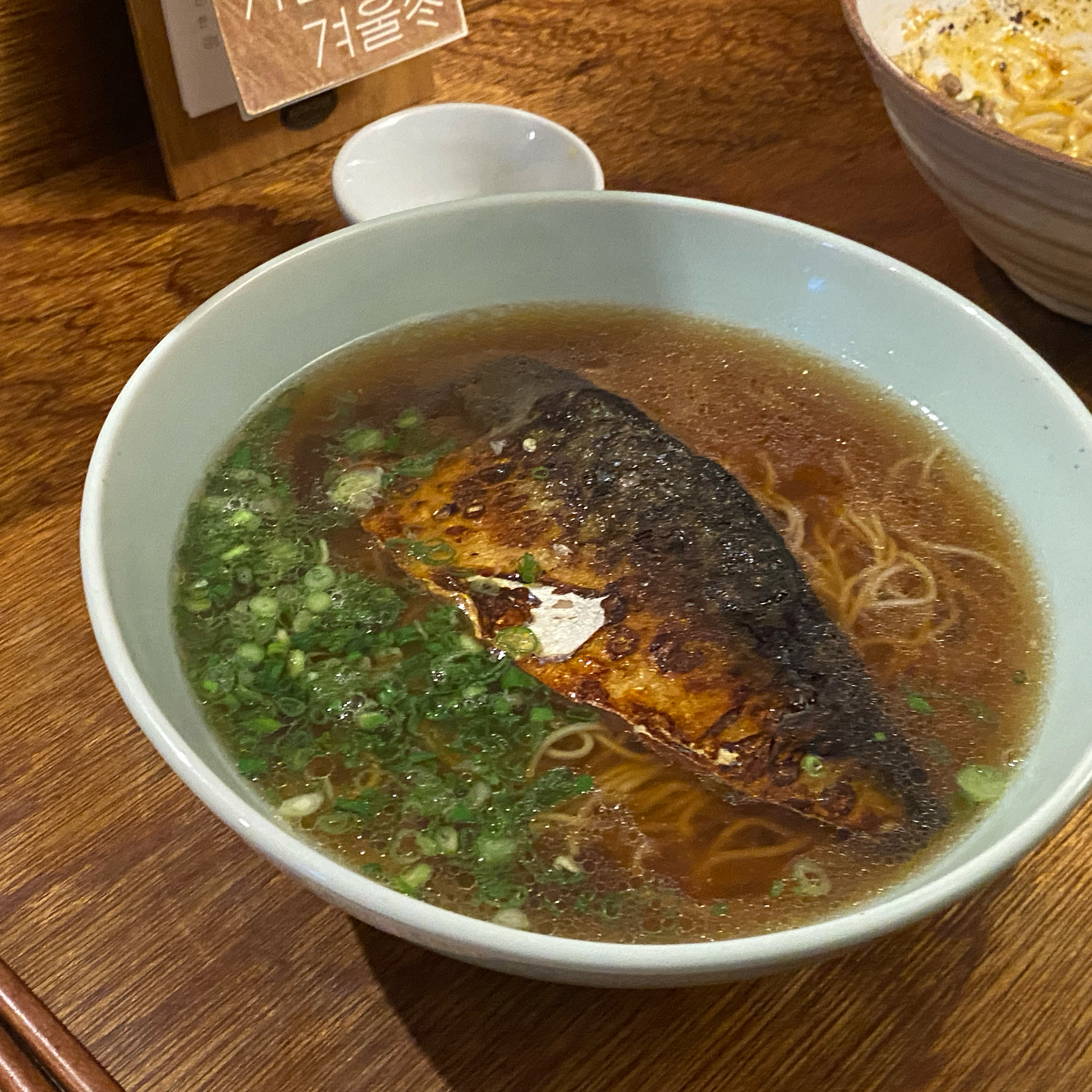 고등어 국수라는 메뉴도 너무 신기했는데 맛은 감동 충격 그자체 슴슴한데 간이 딱이고 시원해