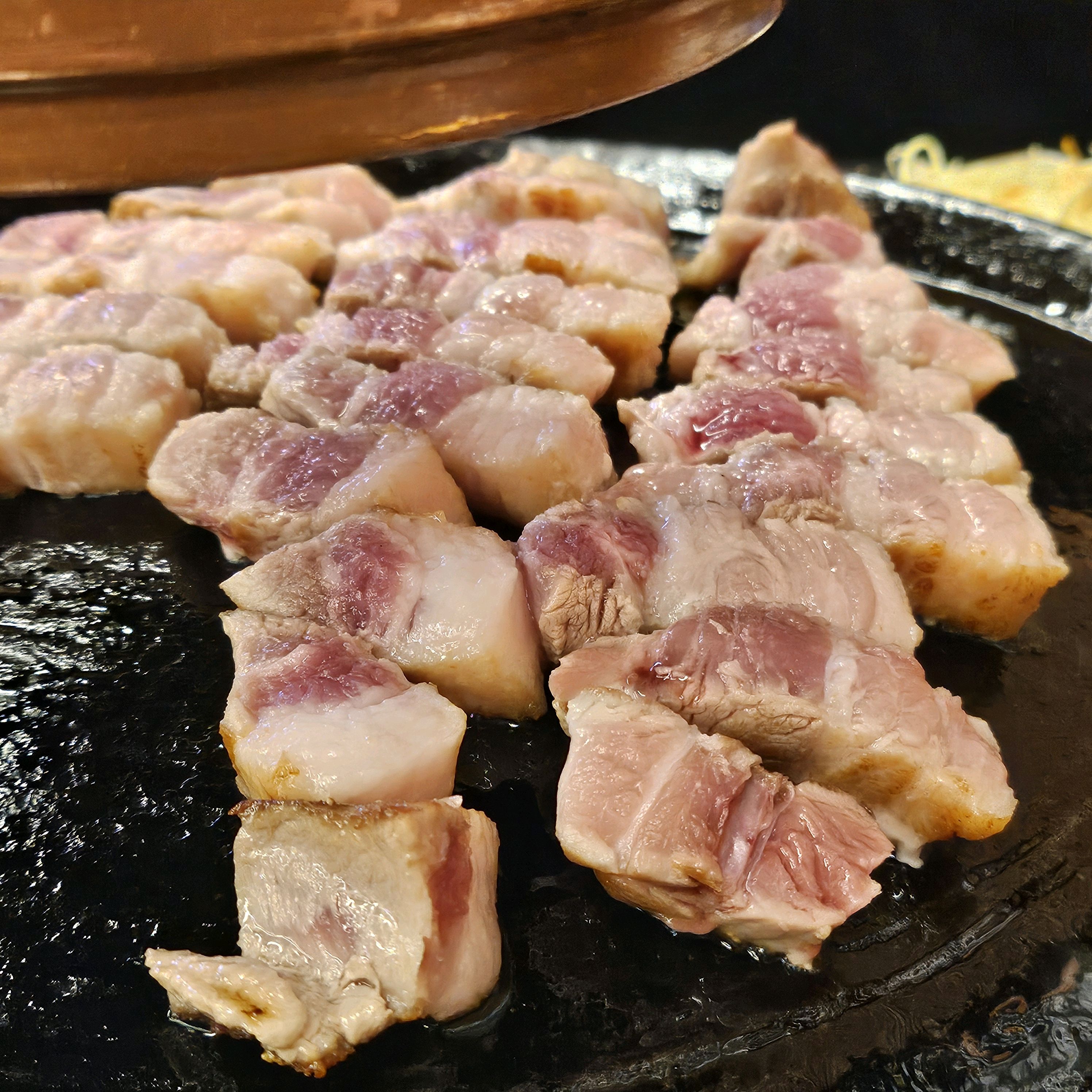 처음 방문해요! 요즘 고기값이 비싼데 600그램에 3만원 가성비가 좋아서 온곳인데 고기질도