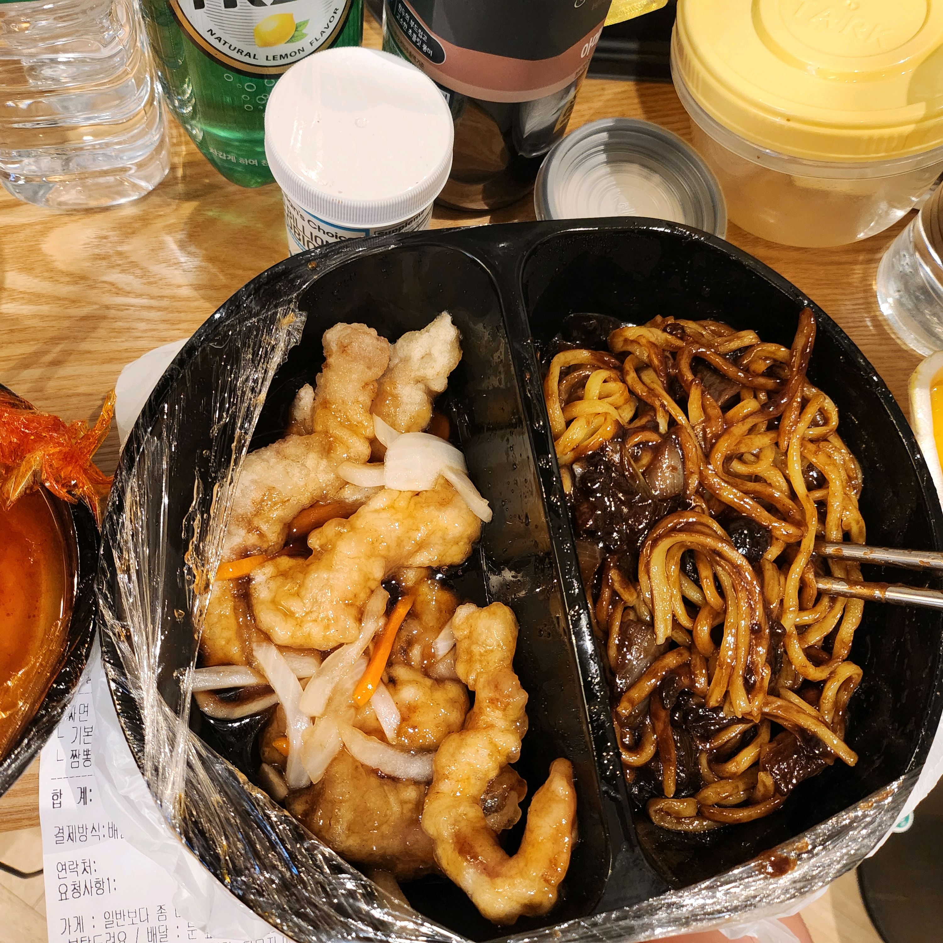 배민의 리뷰가 아주 높아서 믿고 배달로 주문한 곳입니다. 이젠 리뷰를 다 믿을수 없는 세상