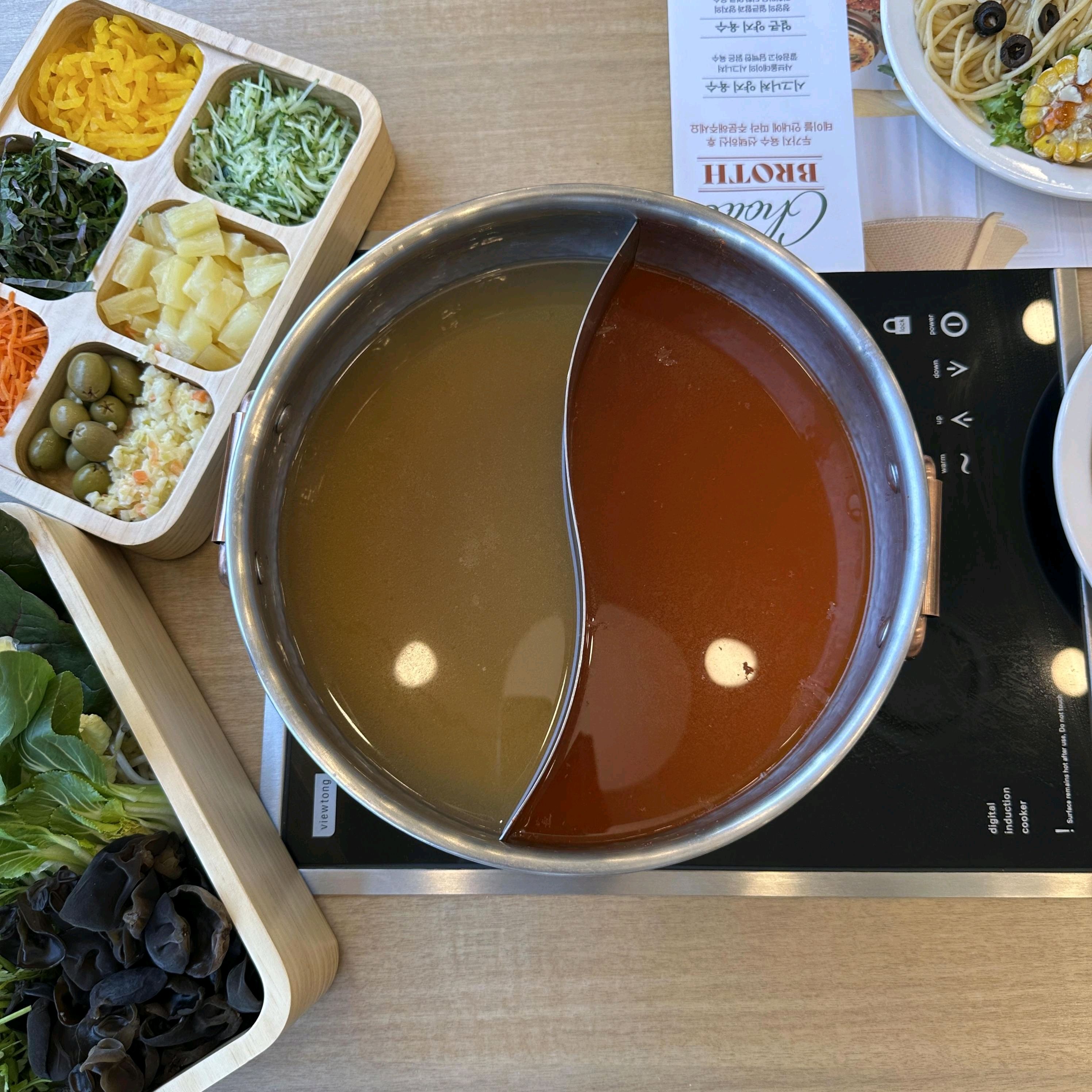 기본 무제한에 샐러드바까지 있어서 너무 좋네요 샤브샤브도 육수가 깔끔하고 신선해서 국물까지